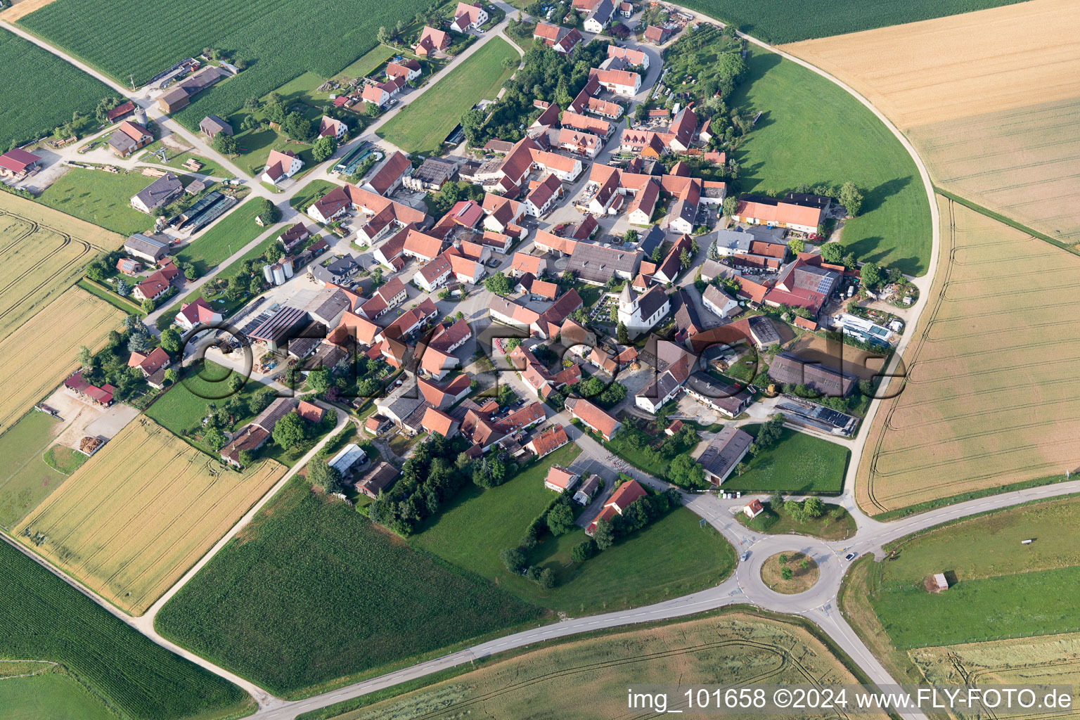 Photographie aérienne de Donauries en bordure de champs agricoles et de zones agricoles à Mönchsdeggingen dans le département Bavière, Allemagne