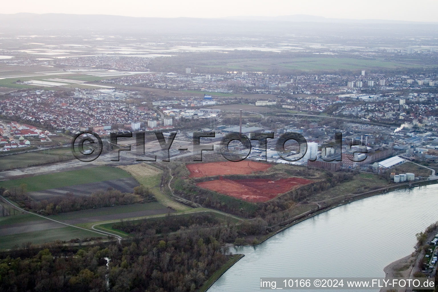 Vue oblique de Quartier Rheingönheim in Ludwigshafen am Rhein dans le département Rhénanie-Palatinat, Allemagne