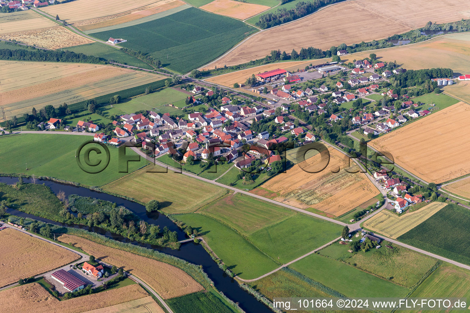 Vue aérienne de Zones riveraines du Wörnitz en Wörnitzstein à le quartier Wörnitzstein in Donauwörth dans le département Bavière, Allemagne