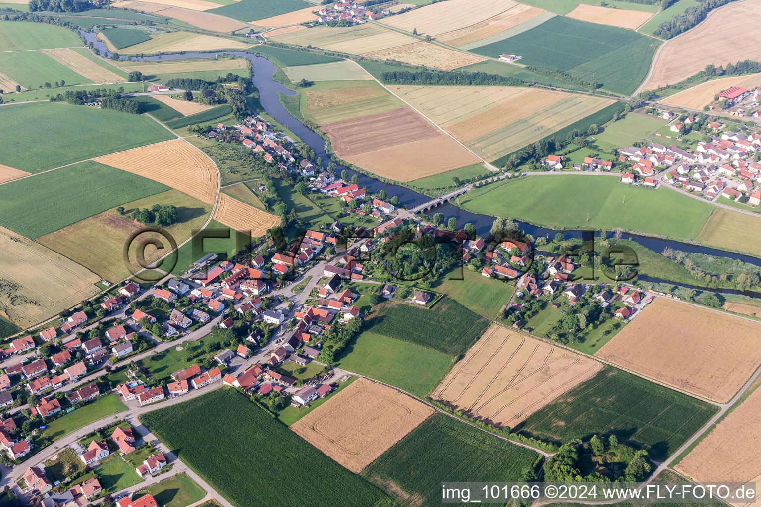 Vue aérienne de Zones riveraines du Wörnitz en Wörnitzstein à le quartier Wörnitzstein in Donauwörth dans le département Bavière, Allemagne