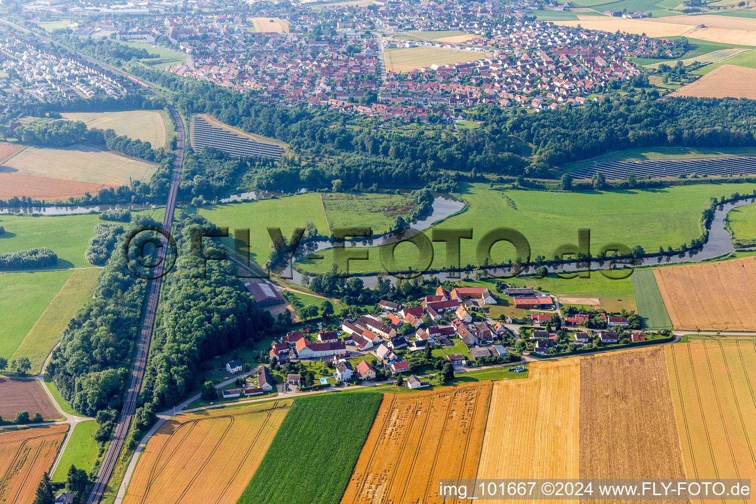 Vue aérienne de Zones riveraines du Wörnitz à Felsheim à le quartier Riedlingen in Donauwörth dans le département Bavière, Allemagne