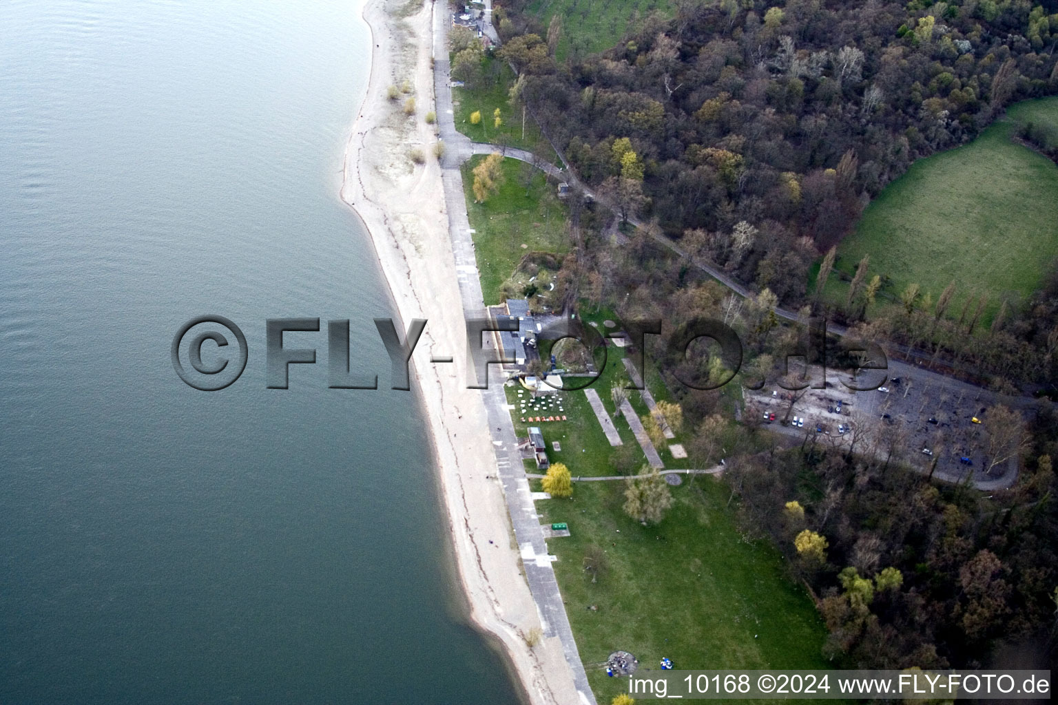 Vue aérienne de Neckarau, plage du Rhin à le quartier Niederfeld in Mannheim dans le département Bade-Wurtemberg, Allemagne