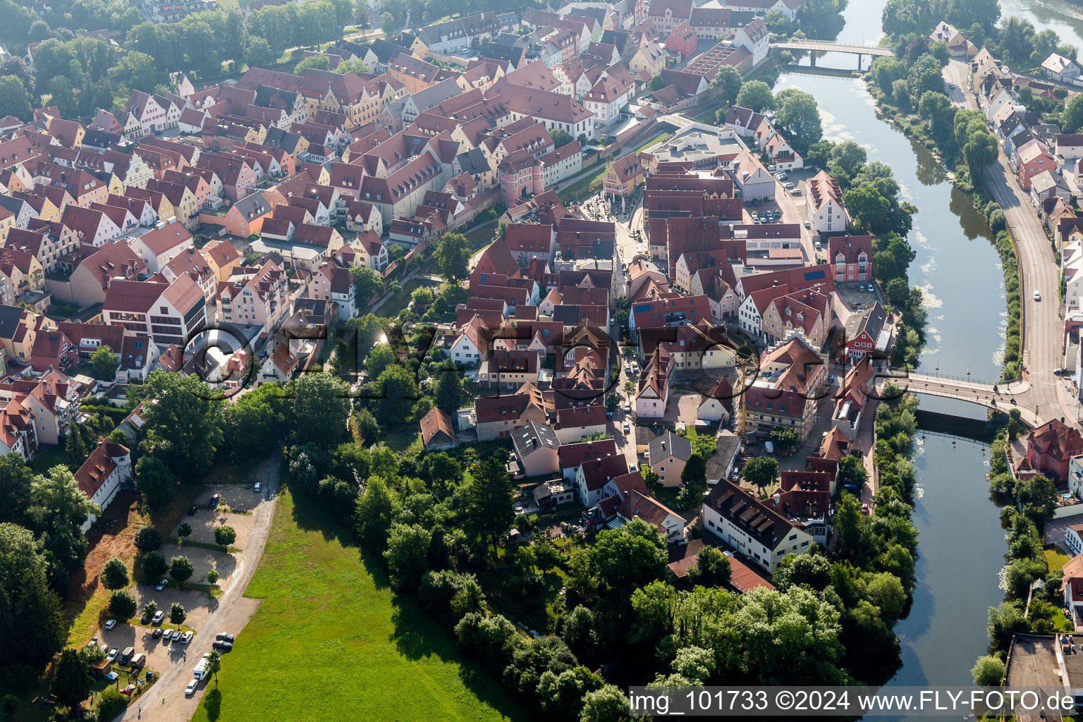 Vue aérienne de Vieille ville et centre-ville à Donauwörth dans le département Bavière, Allemagne