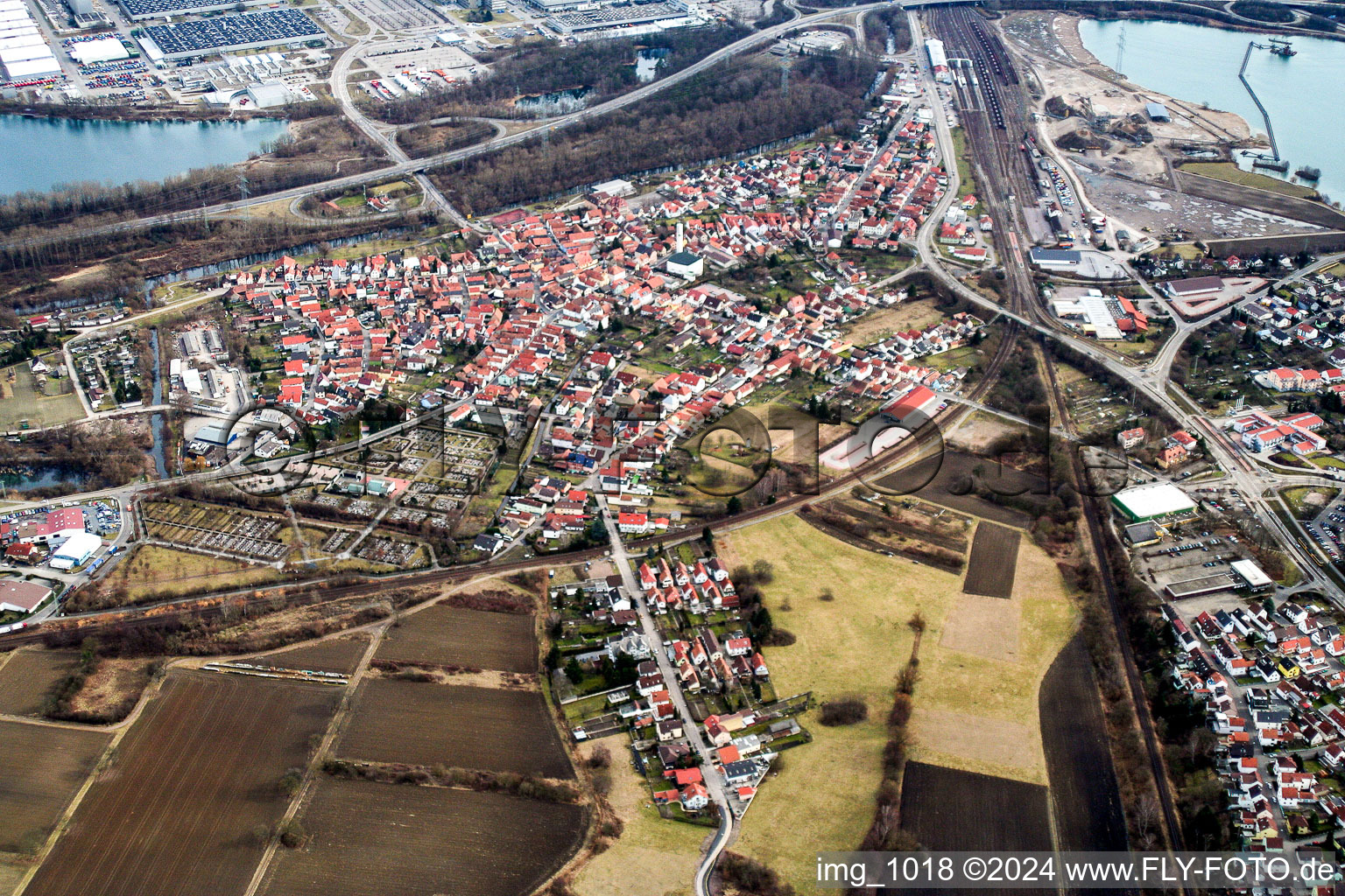 Vue aérienne de De l'ouest à Wörth am Rhein dans le département Rhénanie-Palatinat, Allemagne