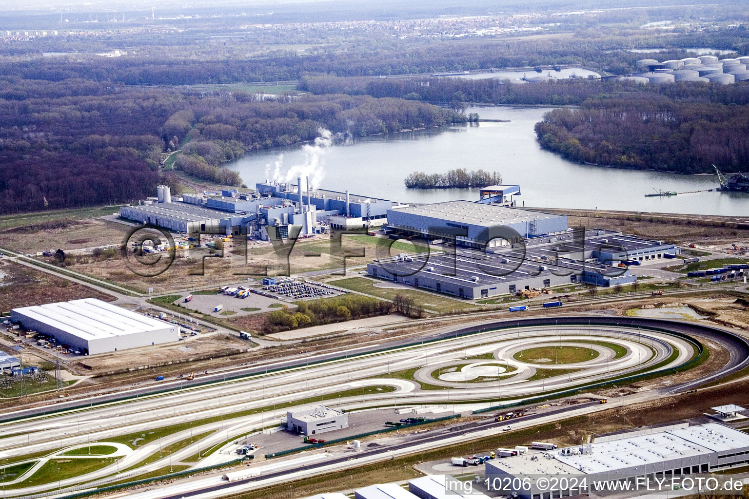 Vue aérienne de Site d'essais de camions Daimler à Wörth am Rhein dans le département Rhénanie-Palatinat, Allemagne