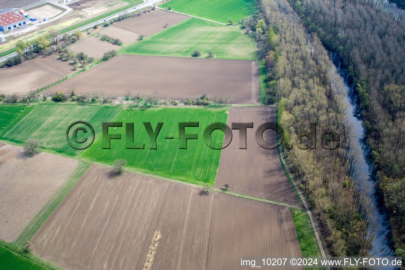 Vue aérienne de Wörth am Rhein dans le département Rhénanie-Palatinat, Allemagne