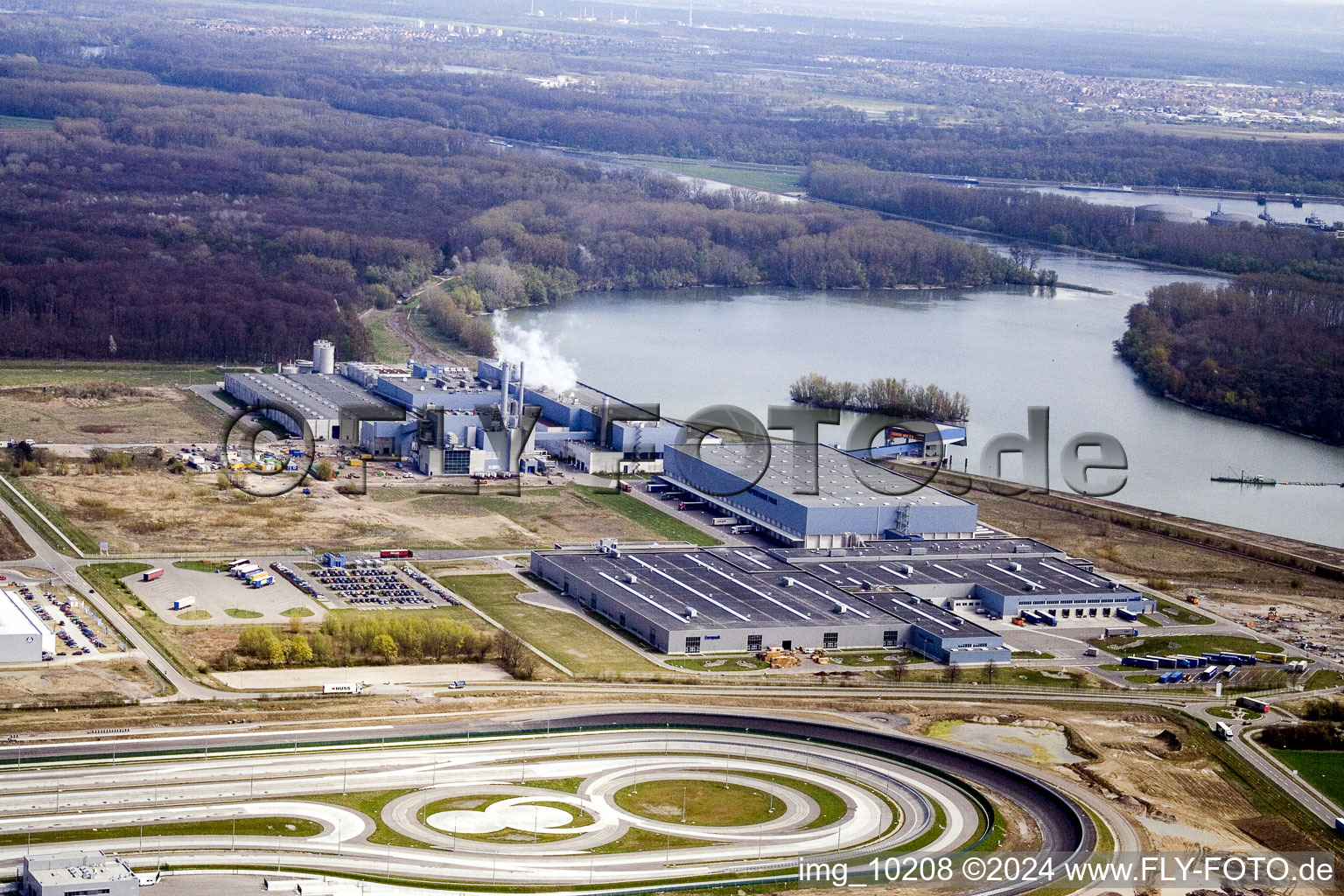 Photographie aérienne de Wörth am Rhein dans le département Rhénanie-Palatinat, Allemagne