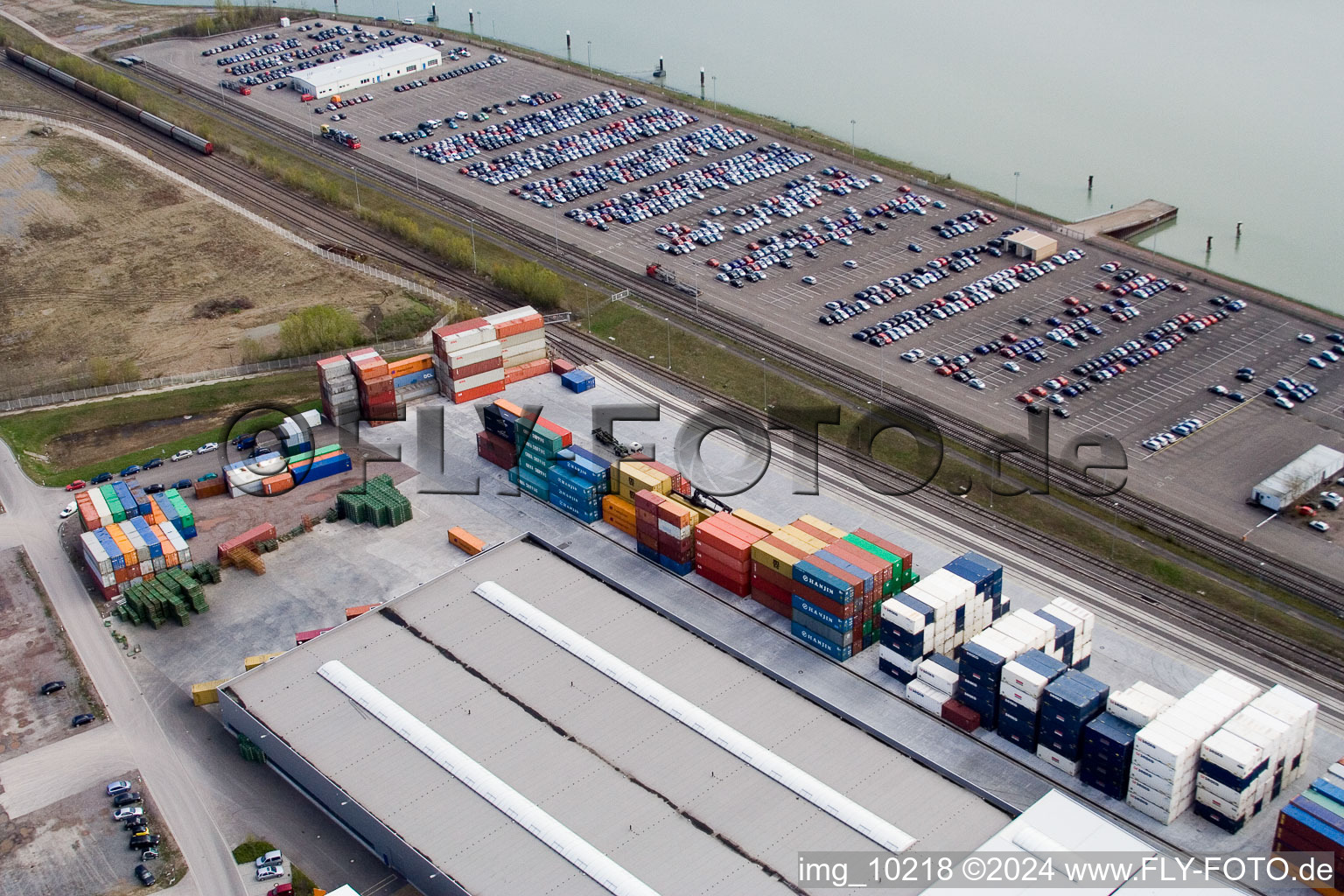 Vue aérienne de Zone industrielle d'Oberwald Rheinhafen à Wörth am Rhein dans le département Rhénanie-Palatinat, Allemagne