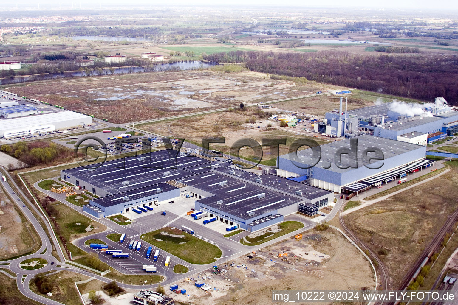 Photographie aérienne de Zone industrielle d'Oberwald, usine de papier de palme à Wörth am Rhein dans le département Rhénanie-Palatinat, Allemagne