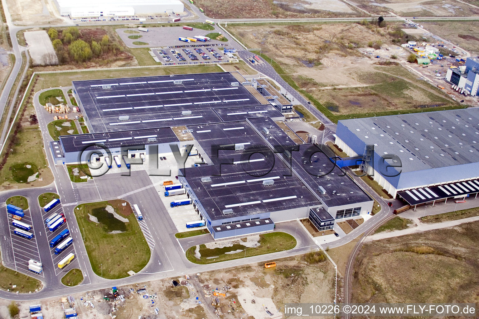 Zone industrielle d'Oberwald, usine de papier de palme à Wörth am Rhein dans le département Rhénanie-Palatinat, Allemagne d'en haut