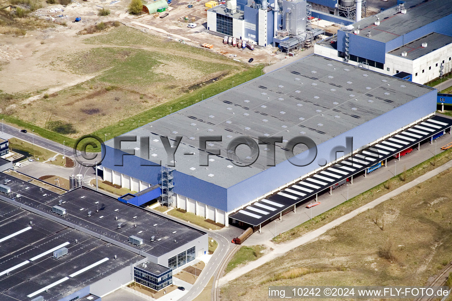 Vue aérienne de Site de l'usine de papier Palm GmbH & Co. KG dans la zone industrielle de Wörth-Oberwald à Wörth am Rhein dans le département Rhénanie-Palatinat, Allemagne