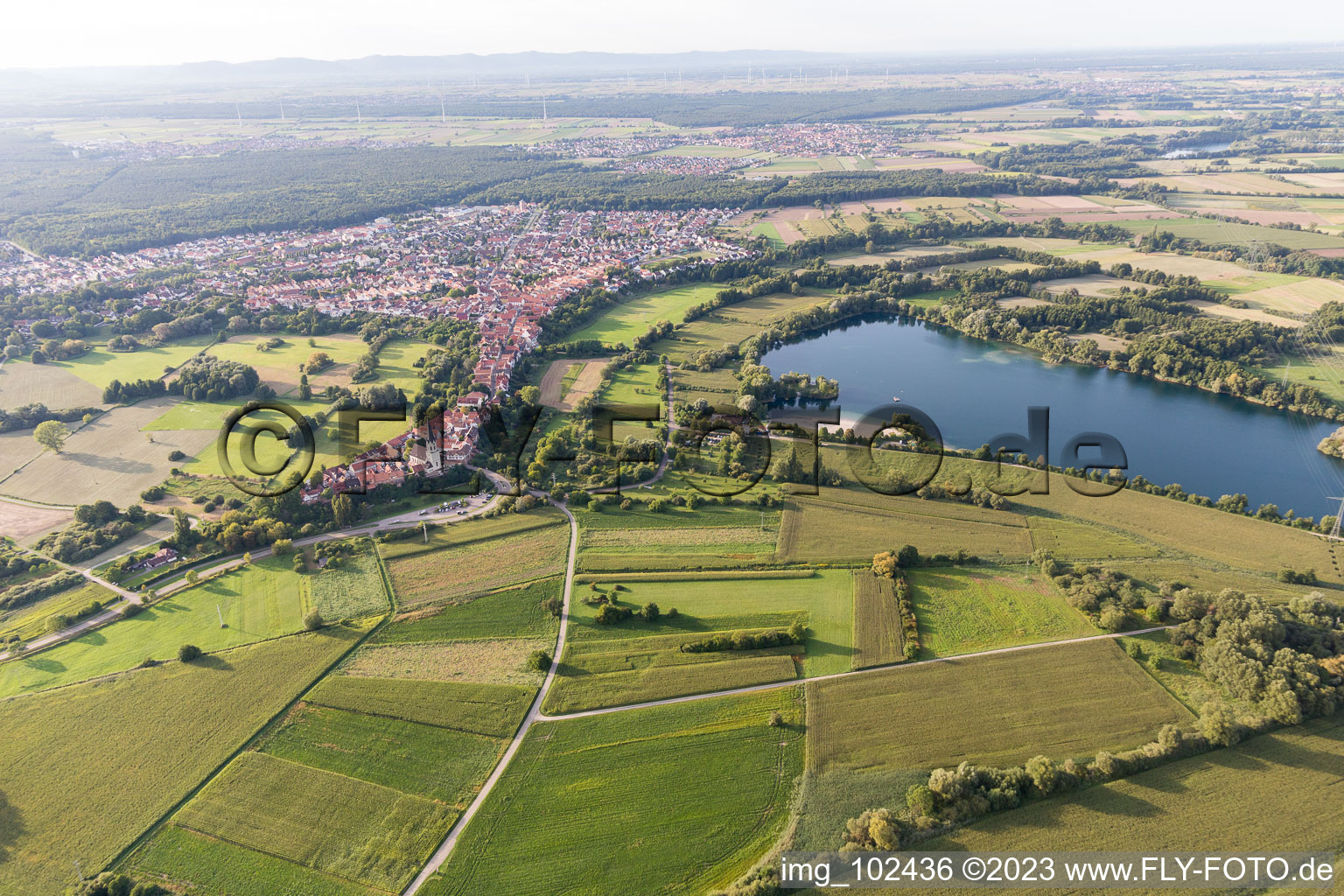 Jockgrim dans le département Rhénanie-Palatinat, Allemagne du point de vue du drone