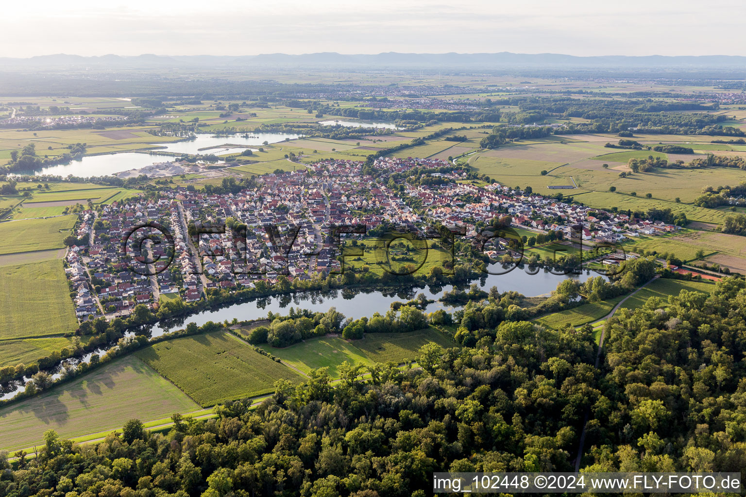 Leimersheim dans le département Rhénanie-Palatinat, Allemagne depuis l'avion