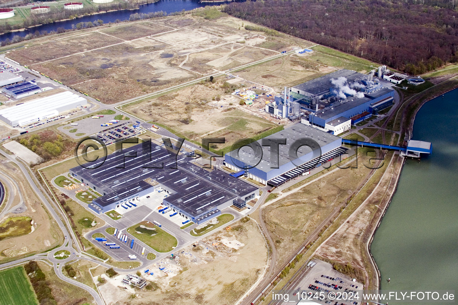 Vue aérienne de Site de l'usine de papier Palm GmbH & Co. KG dans la zone industrielle de Wörth-Oberwald à Wörth am Rhein dans le département Rhénanie-Palatinat, Allemagne