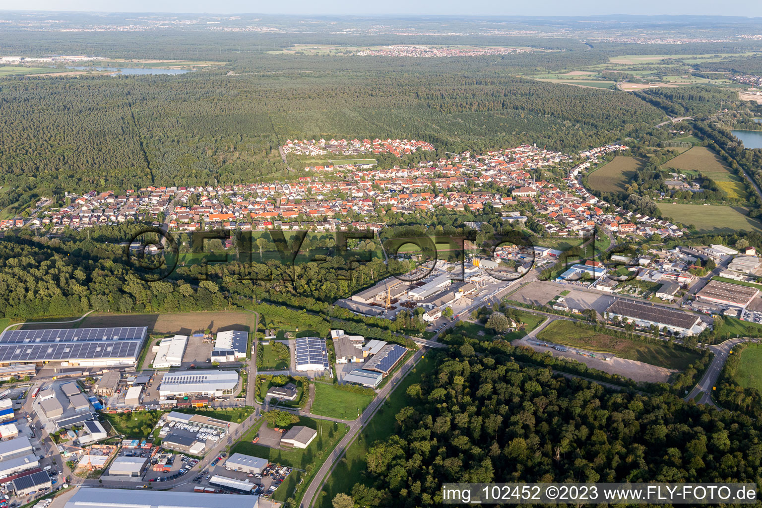 Vue aérienne de Quartier Huttenheim in Philippsburg dans le département Bade-Wurtemberg, Allemagne