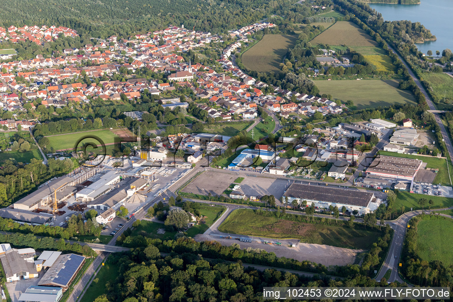 Vue aérienne de Quartier Huttenheim in Philippsburg dans le département Bade-Wurtemberg, Allemagne