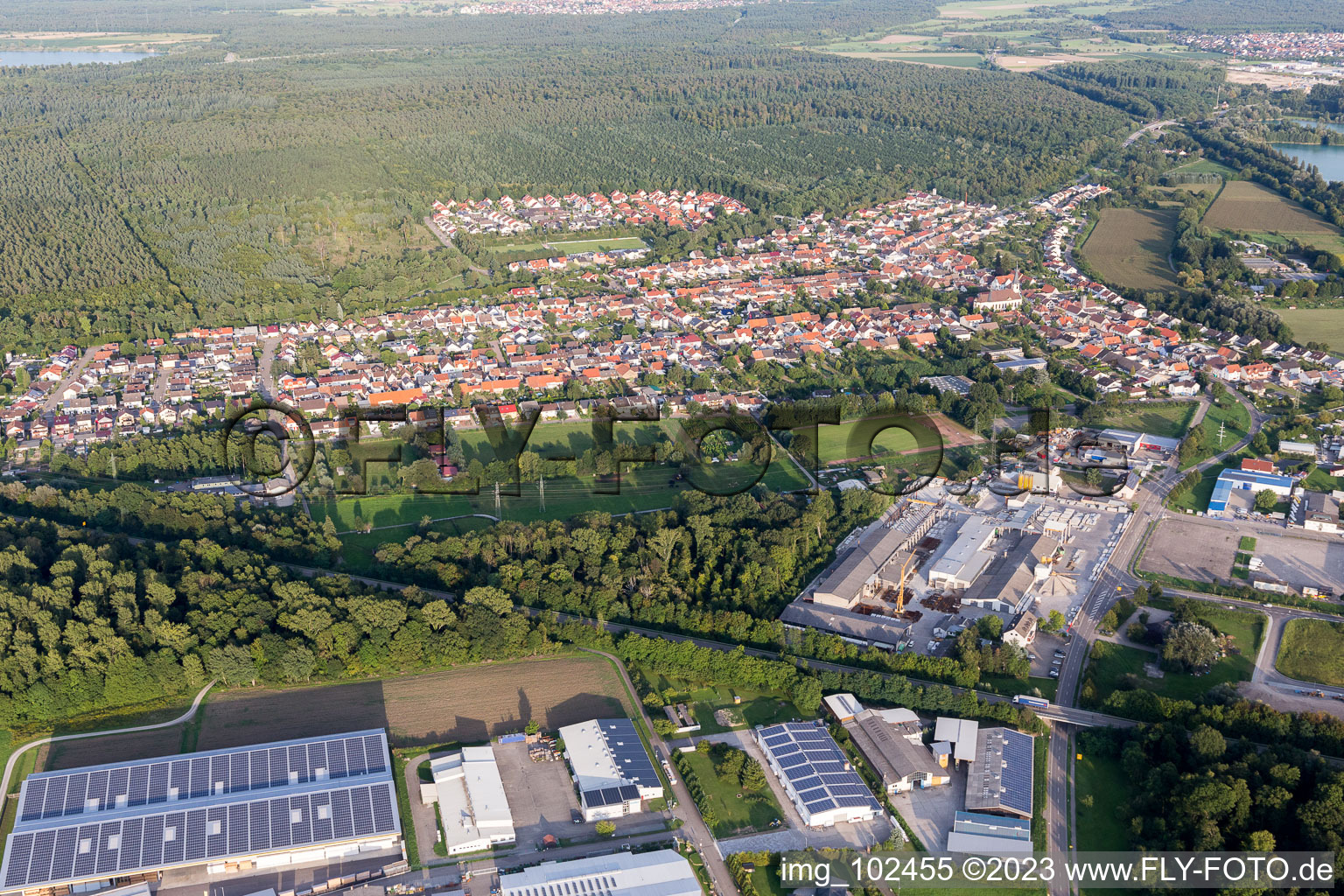 Vue oblique de Quartier Huttenheim in Philippsburg dans le département Bade-Wurtemberg, Allemagne