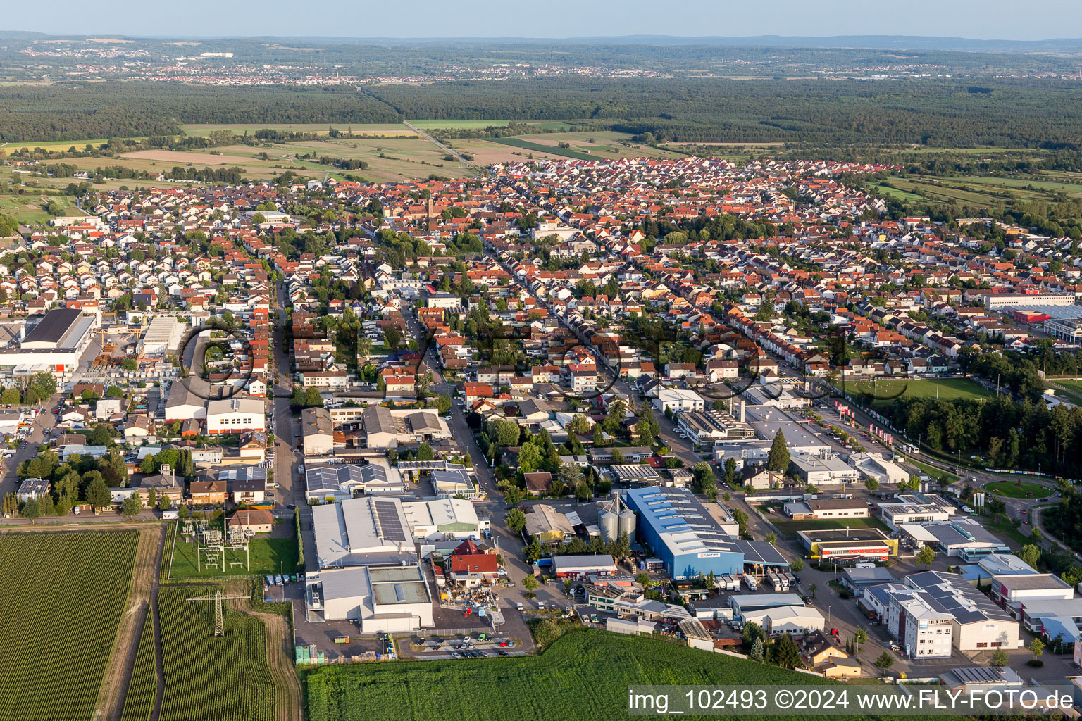 Vue aérienne de Quartier Kirrlach in Waghäusel dans le département Bade-Wurtemberg, Allemagne