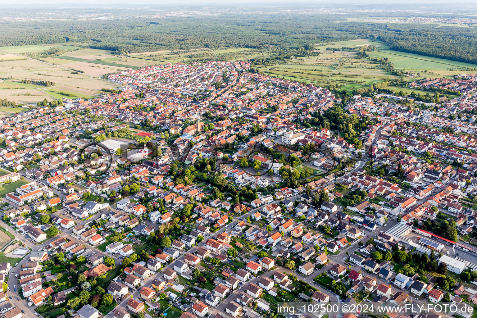 Vue aérienne de Quartier Kirrlach in Waghäusel dans le département Bade-Wurtemberg, Allemagne