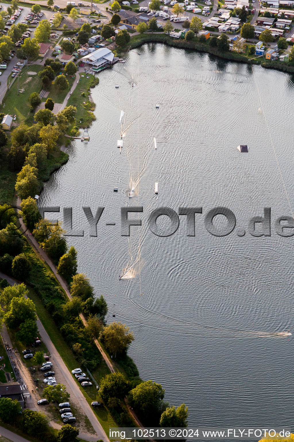 Photographie aérienne de St. Leoner See, installation de ski nautique à le quartier Sankt Leon in St. Leon-Rot dans le département Bade-Wurtemberg, Allemagne