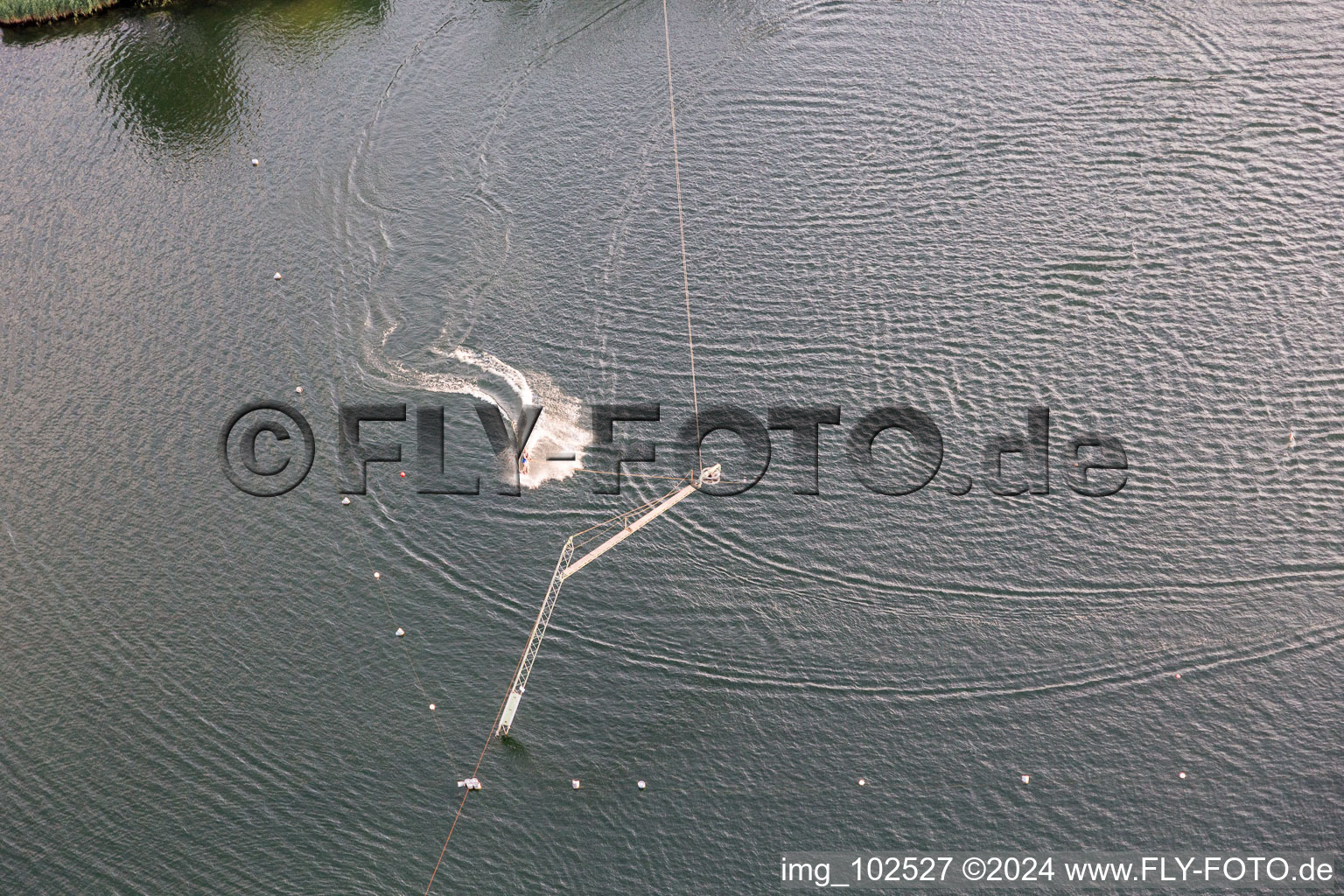 Image drone de St. Leoner See, installation de ski nautique à le quartier Sankt Leon in St. Leon-Rot dans le département Bade-Wurtemberg, Allemagne