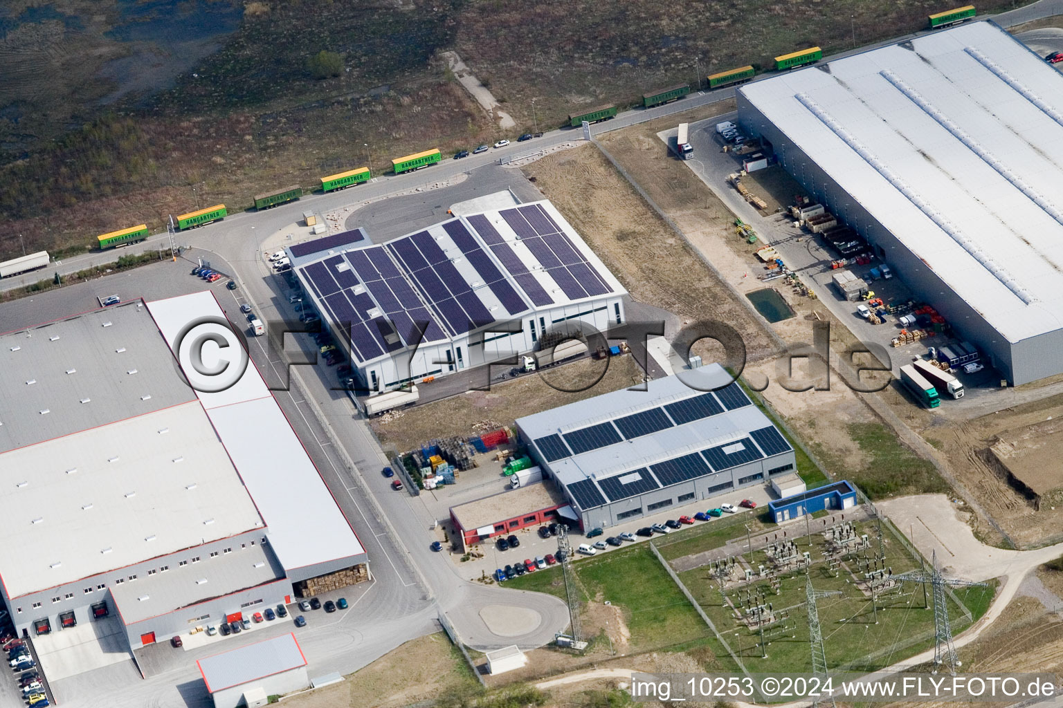 Vue aérienne de Zone industrielle d'Oberwald, compagnie maritime Nuss à Wörth am Rhein dans le département Rhénanie-Palatinat, Allemagne