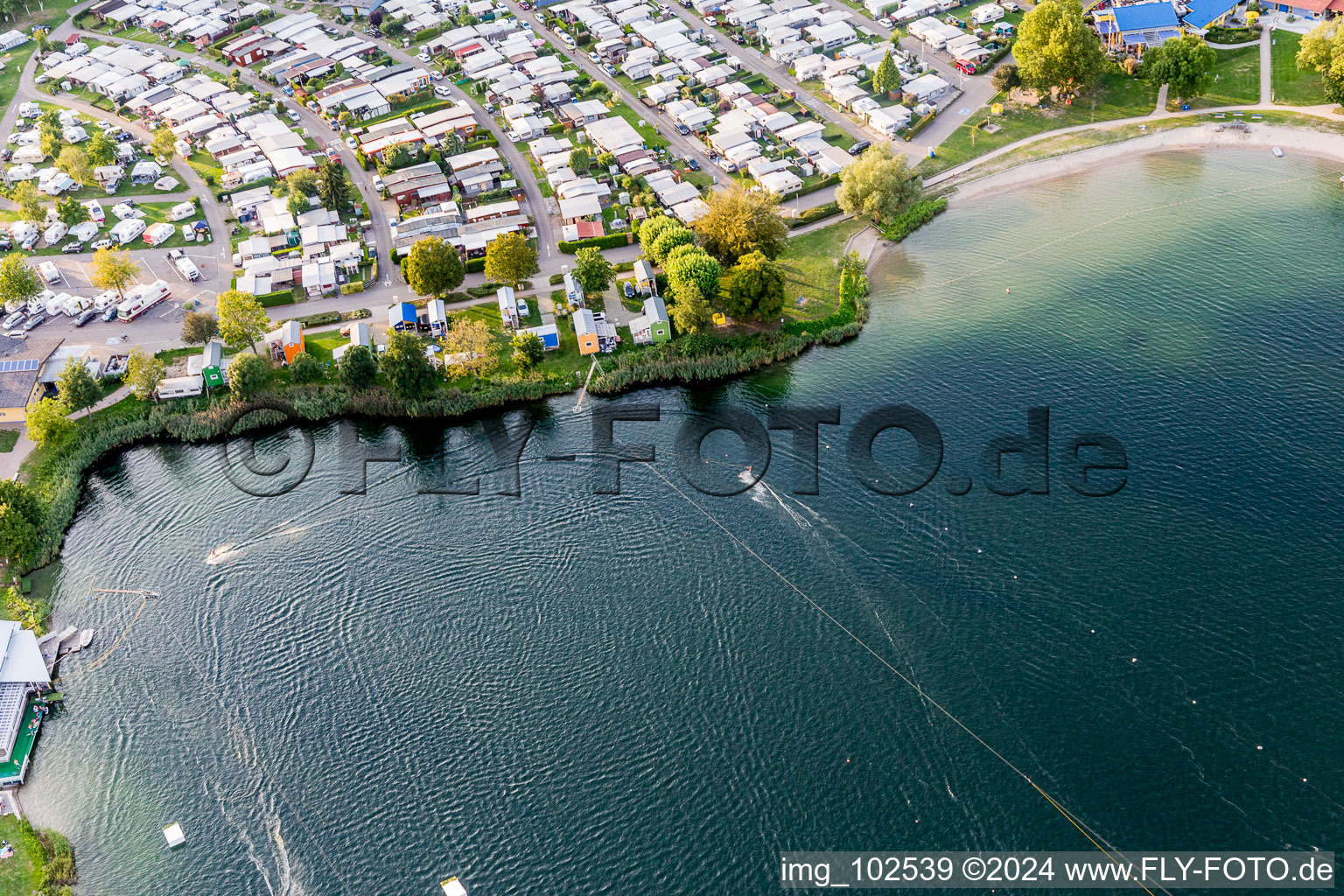 St. Leoner See, installation de ski nautique à le quartier Sankt Leon in St. Leon-Rot dans le département Bade-Wurtemberg, Allemagne depuis l'avion