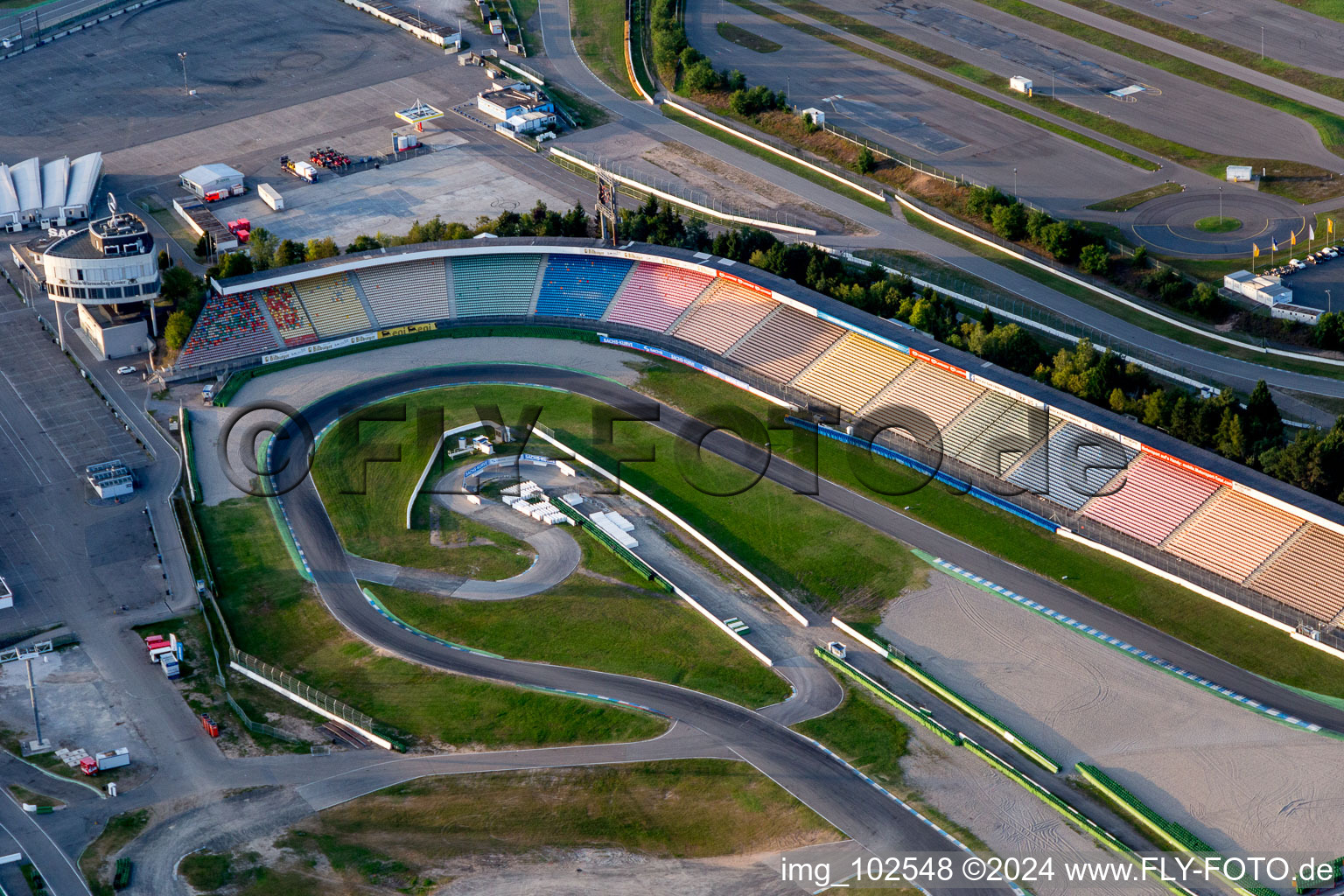 Hockenheim dans le département Bade-Wurtemberg, Allemagne depuis l'avion