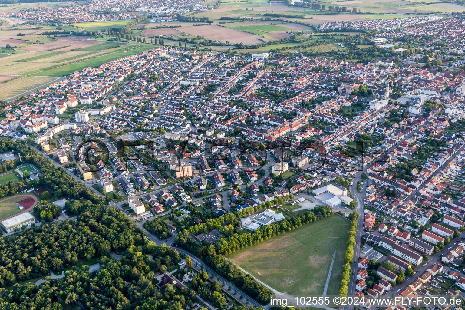 Hockenheim dans le département Bade-Wurtemberg, Allemagne vu d'un drone