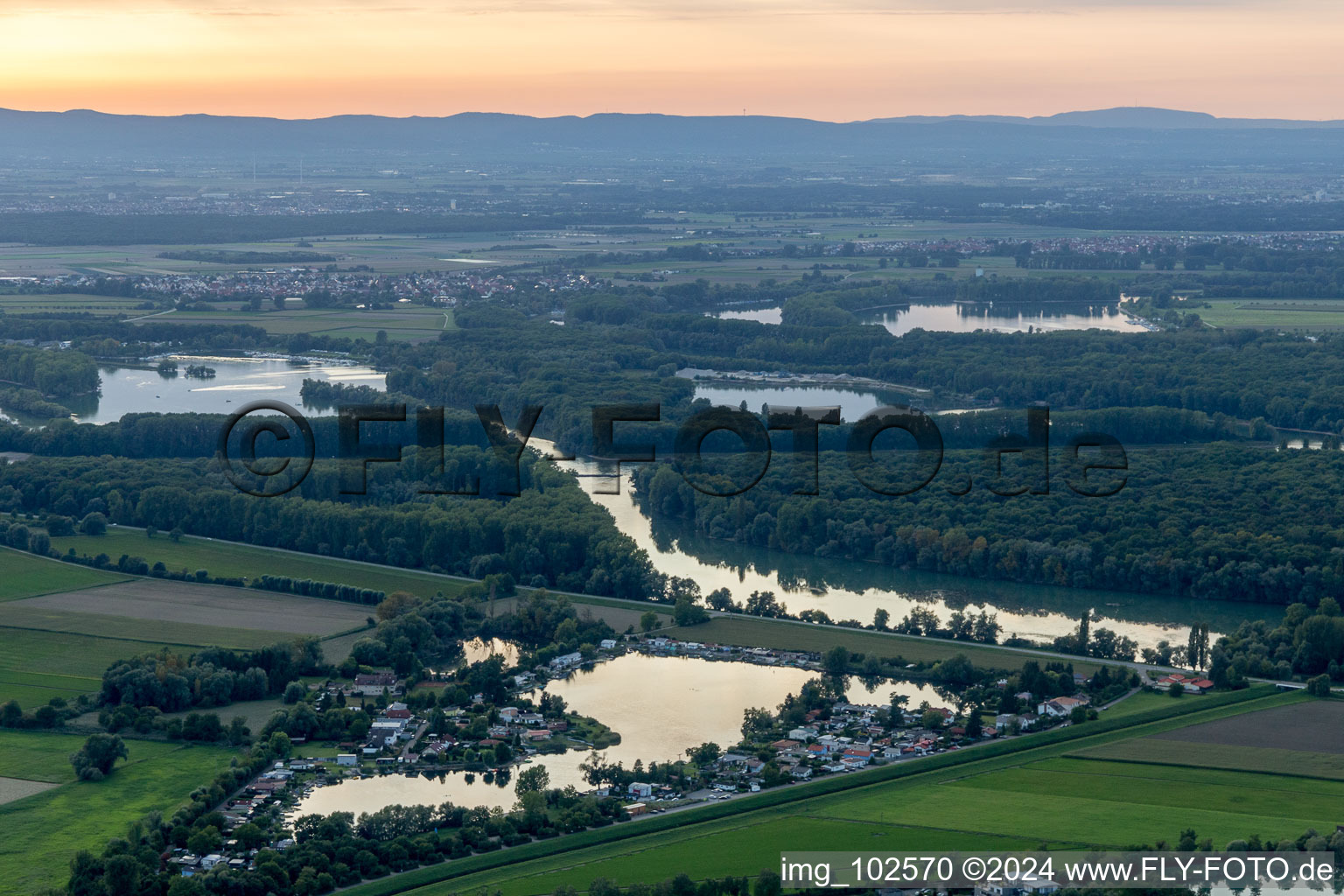 Vue aérienne de Ketsch dans le département Bade-Wurtemberg, Allemagne