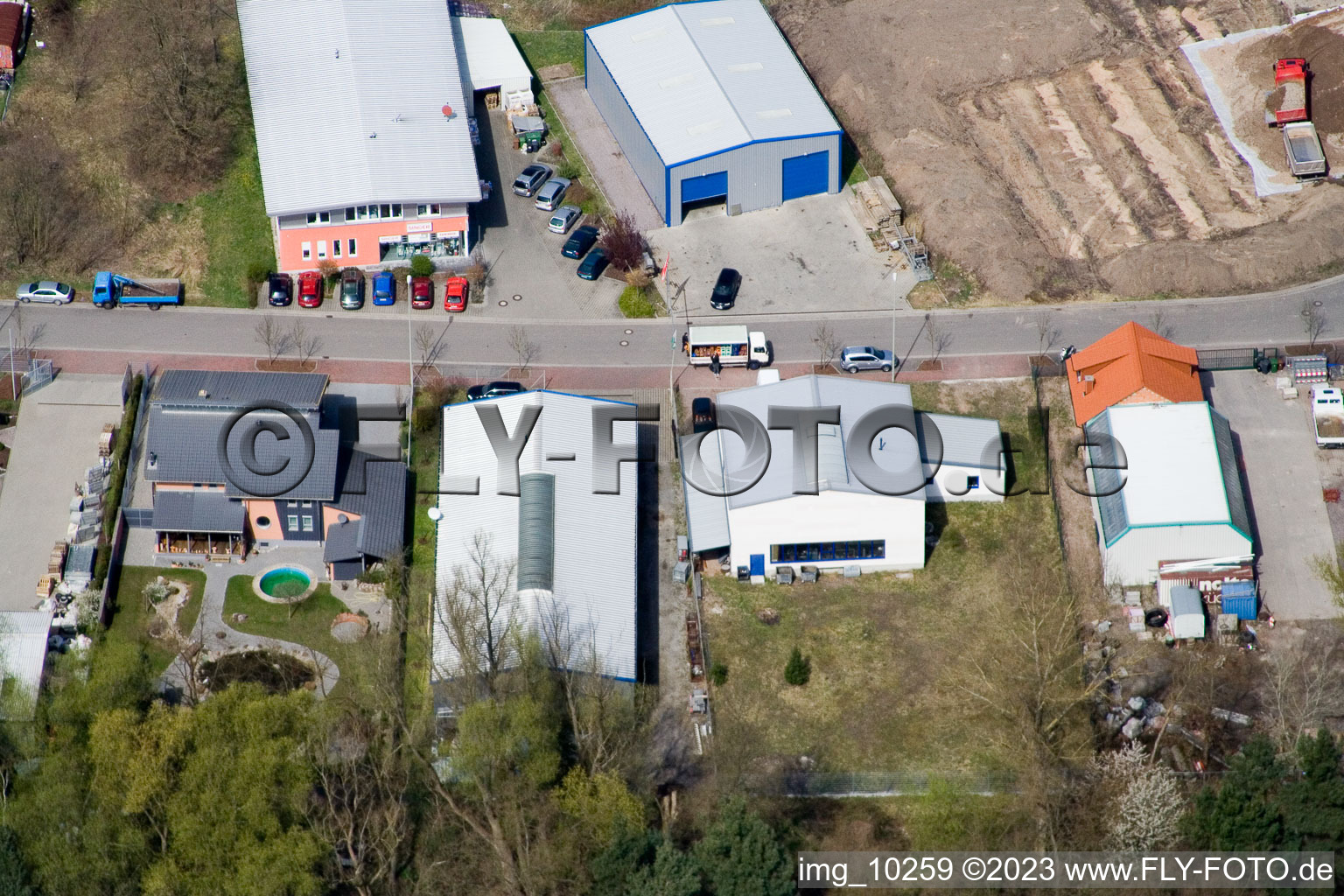 Jockgrim dans le département Rhénanie-Palatinat, Allemagne vu d'un drone