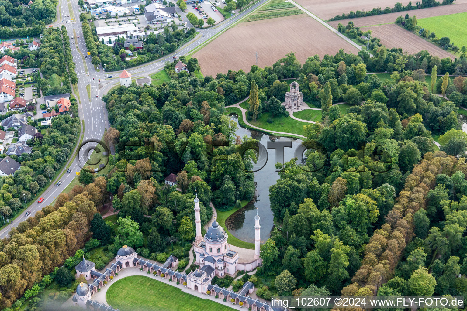 Schwetzingen dans le département Bade-Wurtemberg, Allemagne depuis l'avion