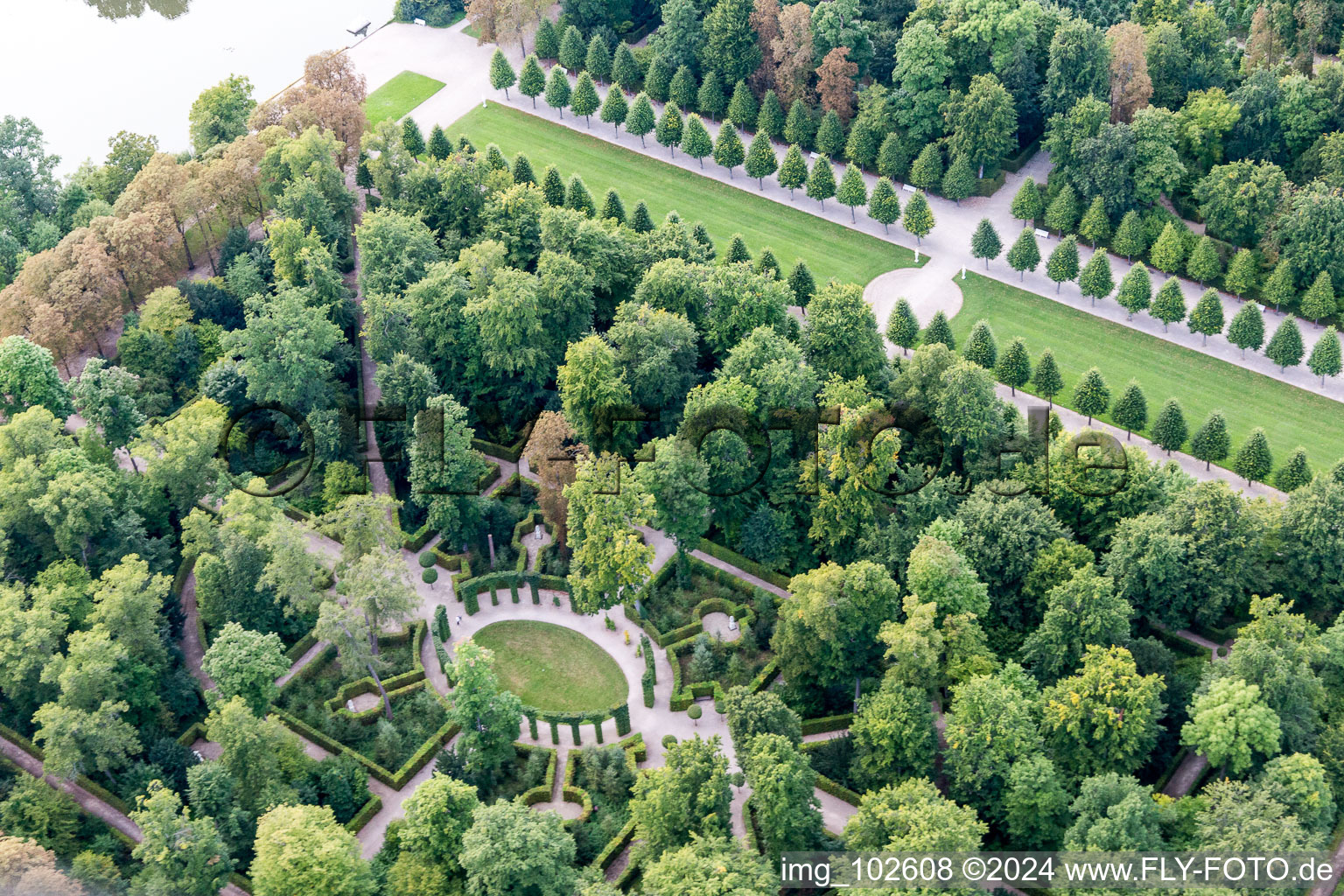 Vue d'oiseau de Schwetzingen dans le département Bade-Wurtemberg, Allemagne