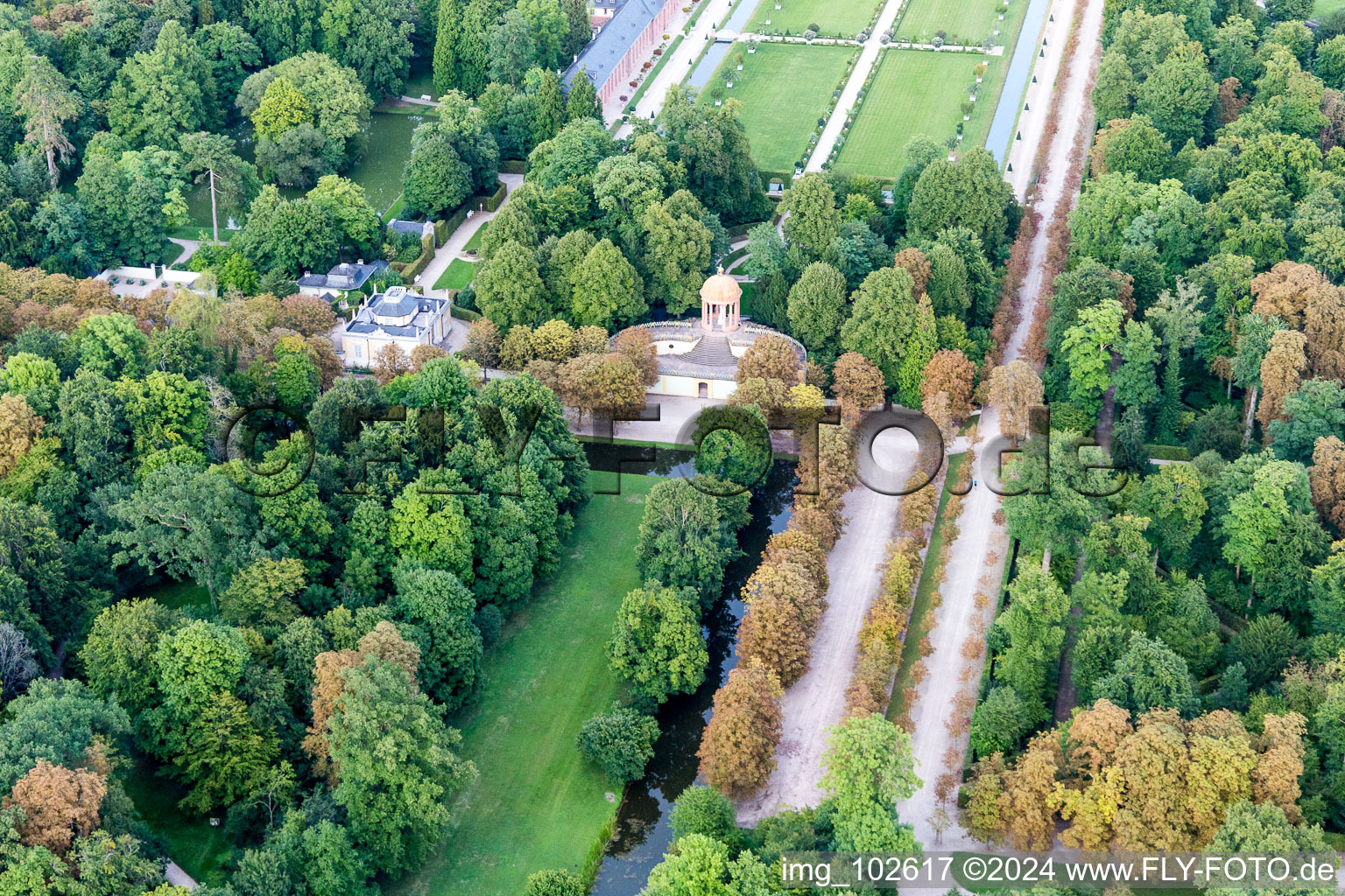 Schwetzingen dans le département Bade-Wurtemberg, Allemagne d'un drone