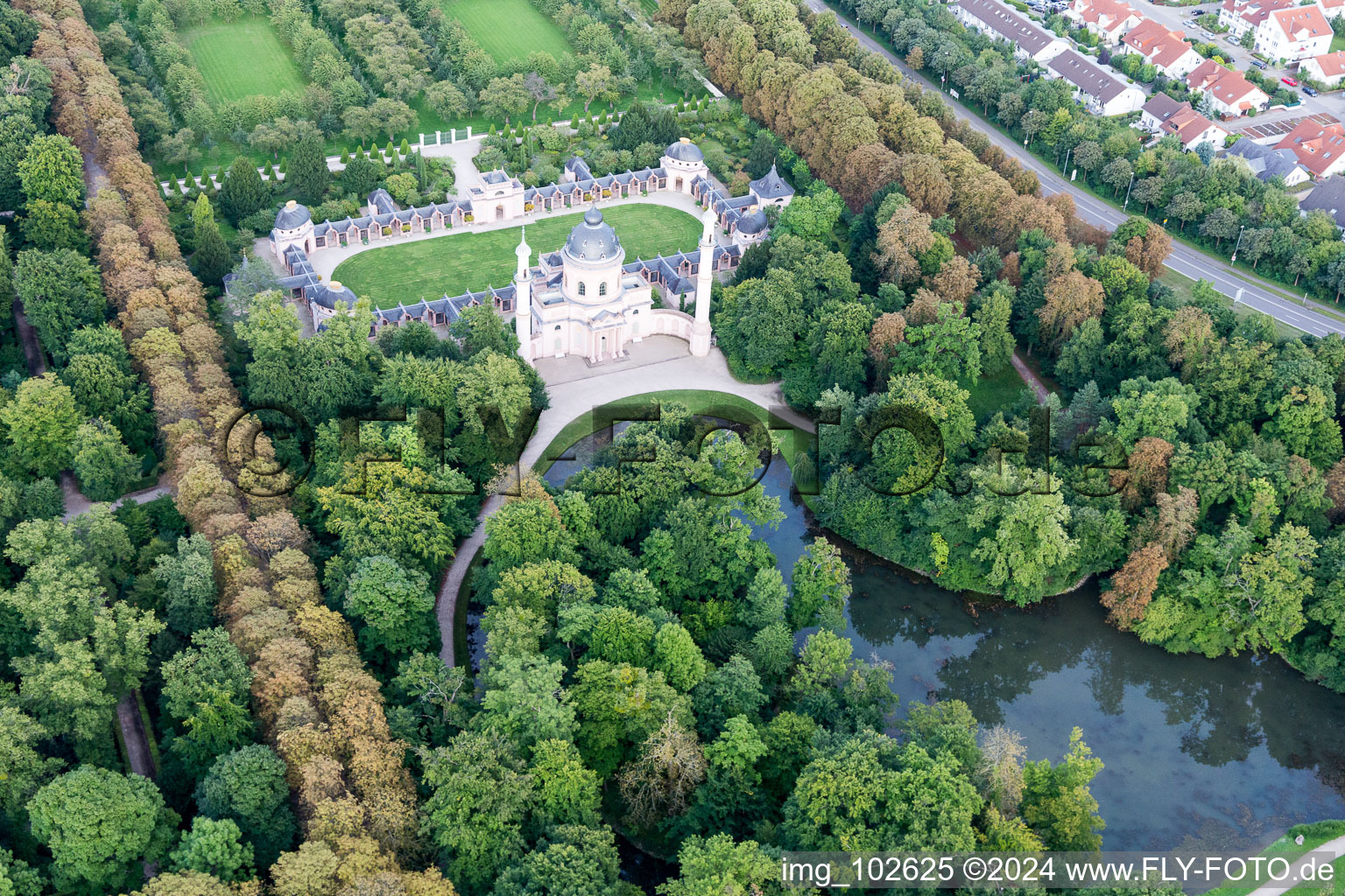 Schwetzingen dans le département Bade-Wurtemberg, Allemagne depuis l'avion