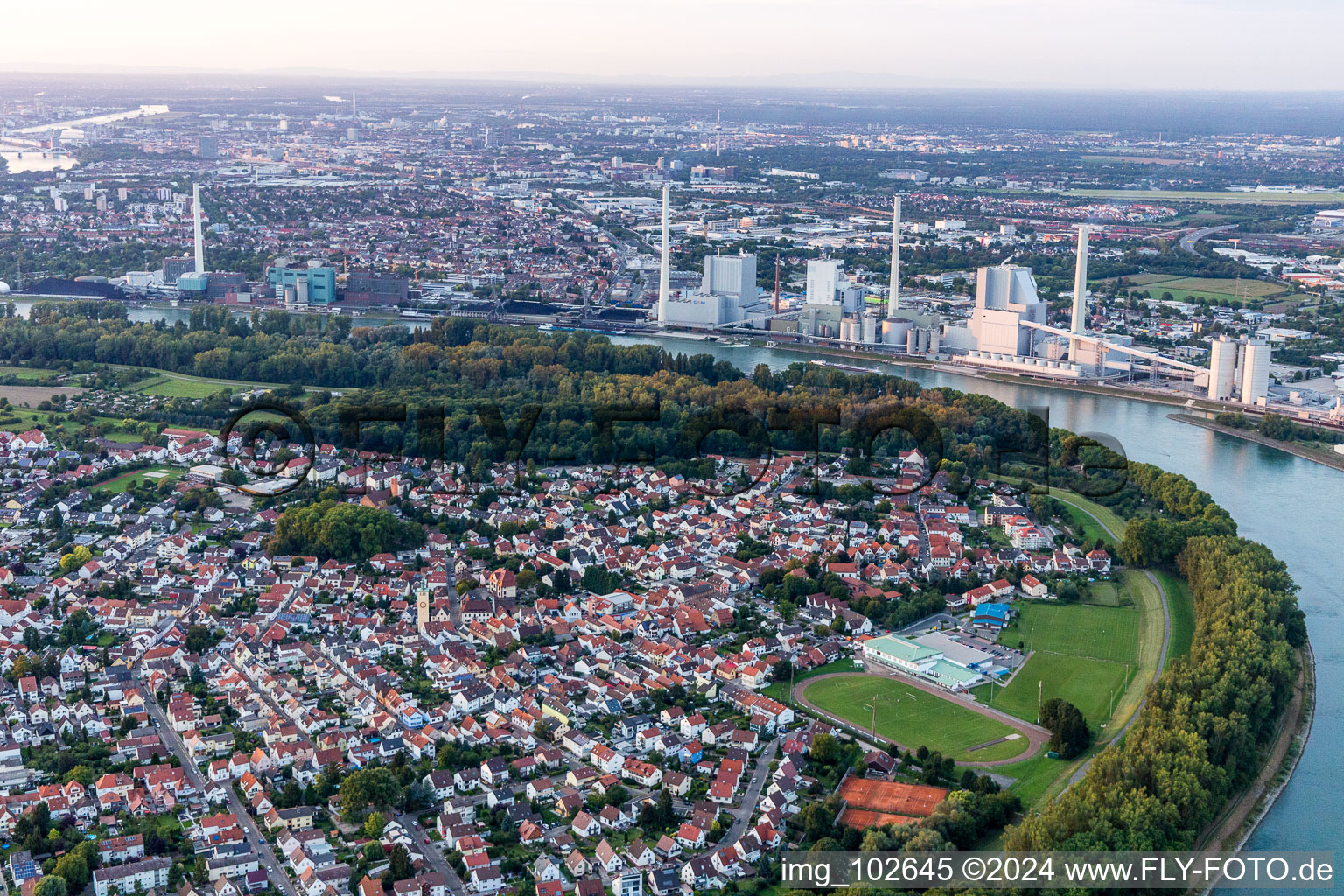 Enregistrement par drone de Altrip dans le département Rhénanie-Palatinat, Allemagne