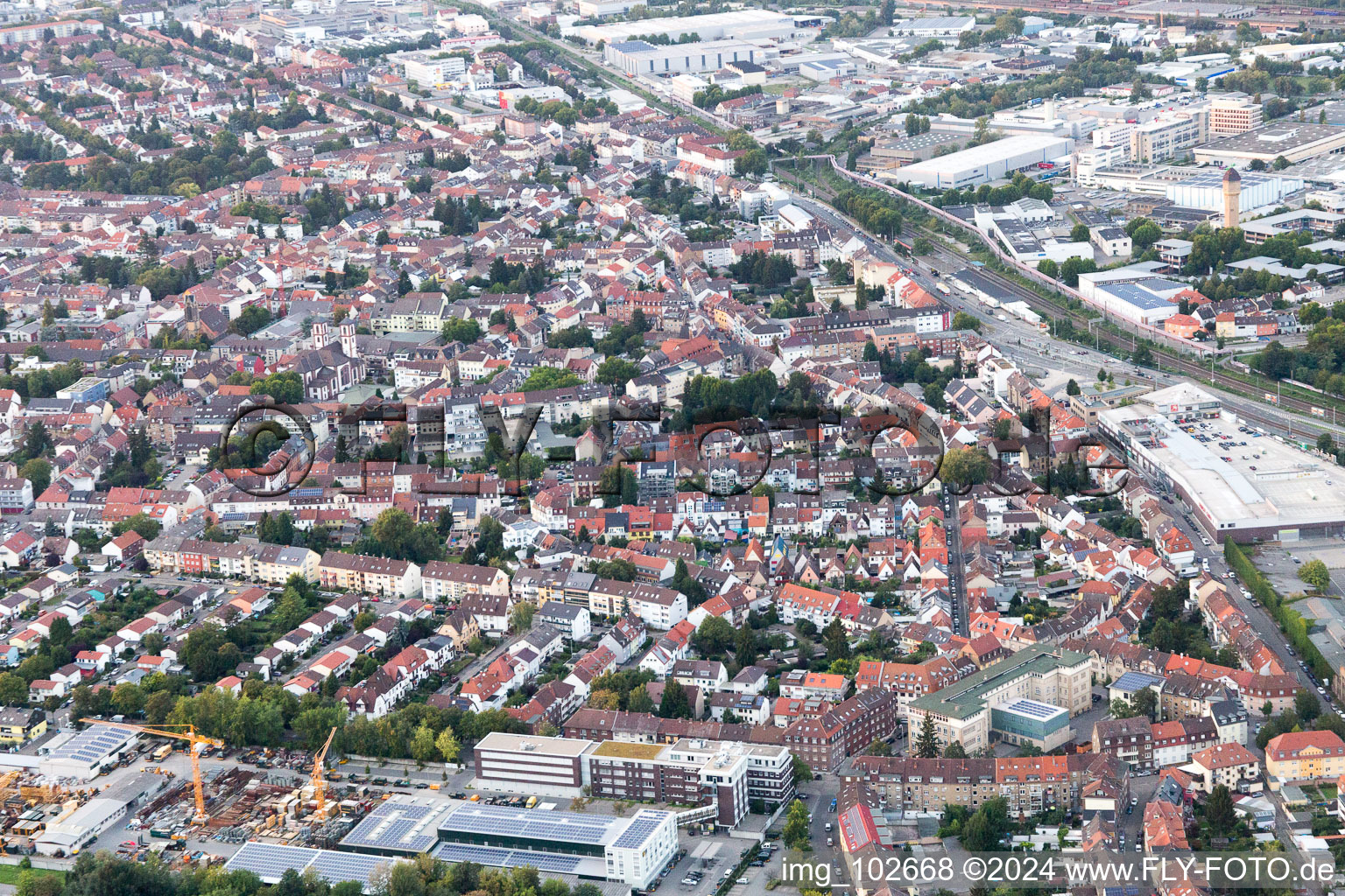 Quartier Neckarau in Mannheim dans le département Bade-Wurtemberg, Allemagne vue d'en haut