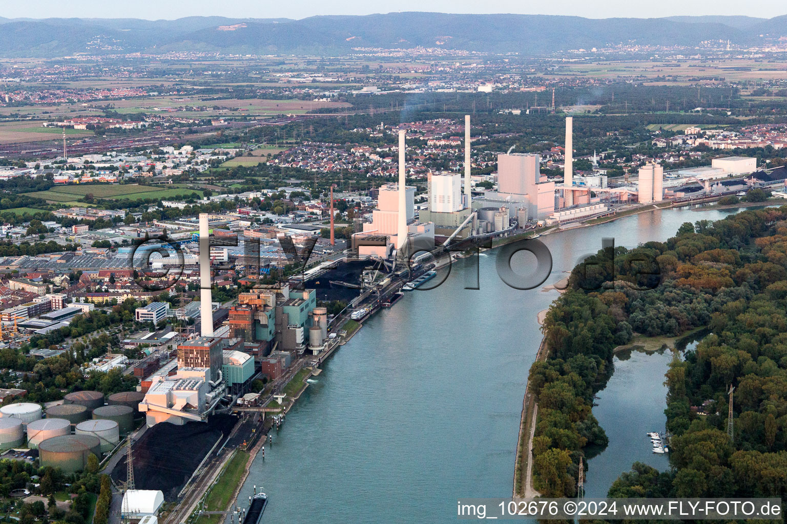 GKM à le quartier Neckarau in Mannheim dans le département Bade-Wurtemberg, Allemagne d'en haut