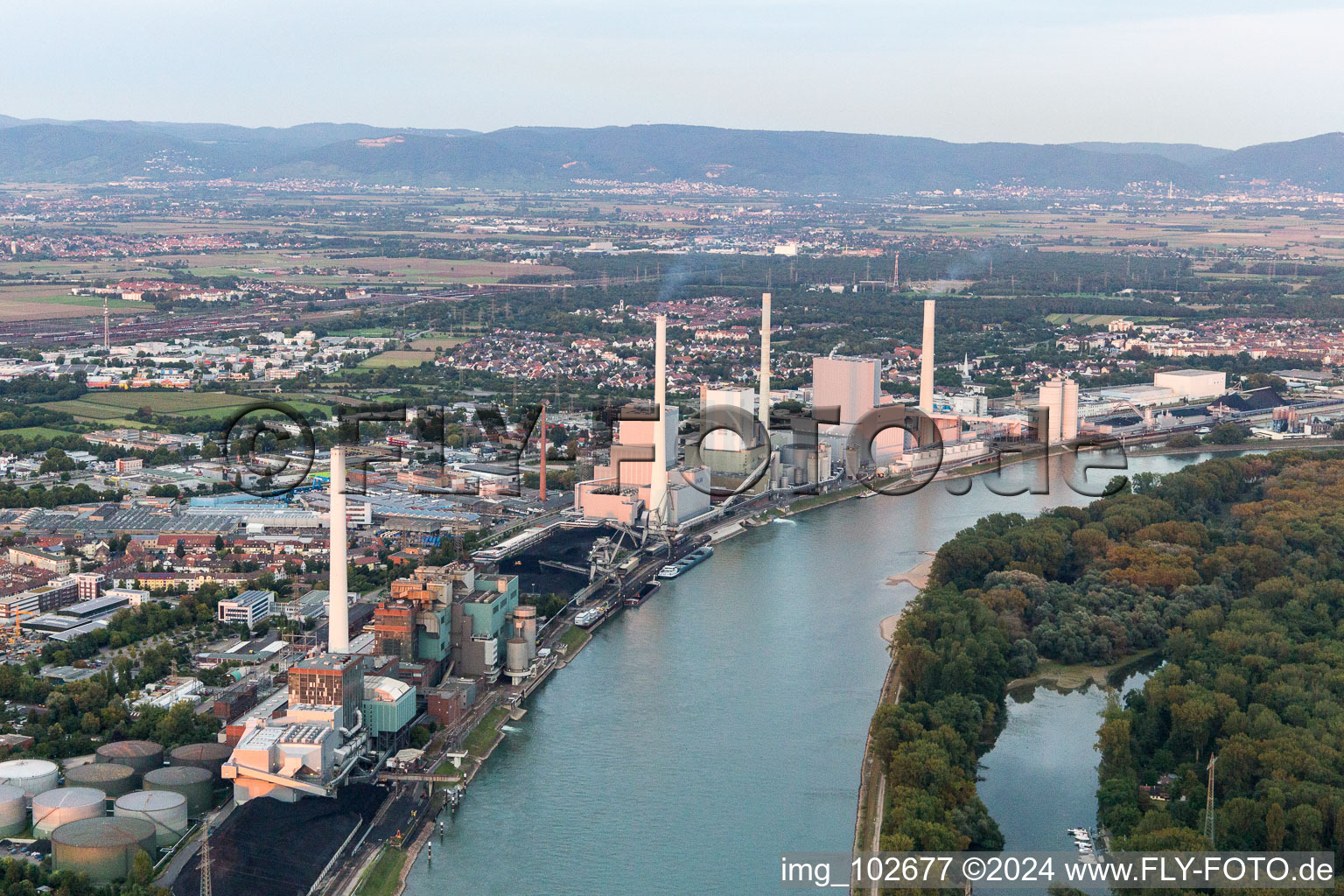 GKM à le quartier Neckarau in Mannheim dans le département Bade-Wurtemberg, Allemagne hors des airs