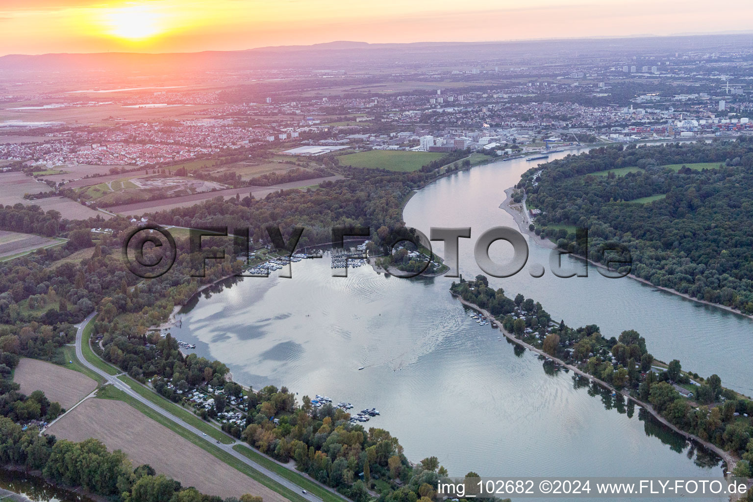 Vue aérienne de Altrip dans le département Rhénanie-Palatinat, Allemagne