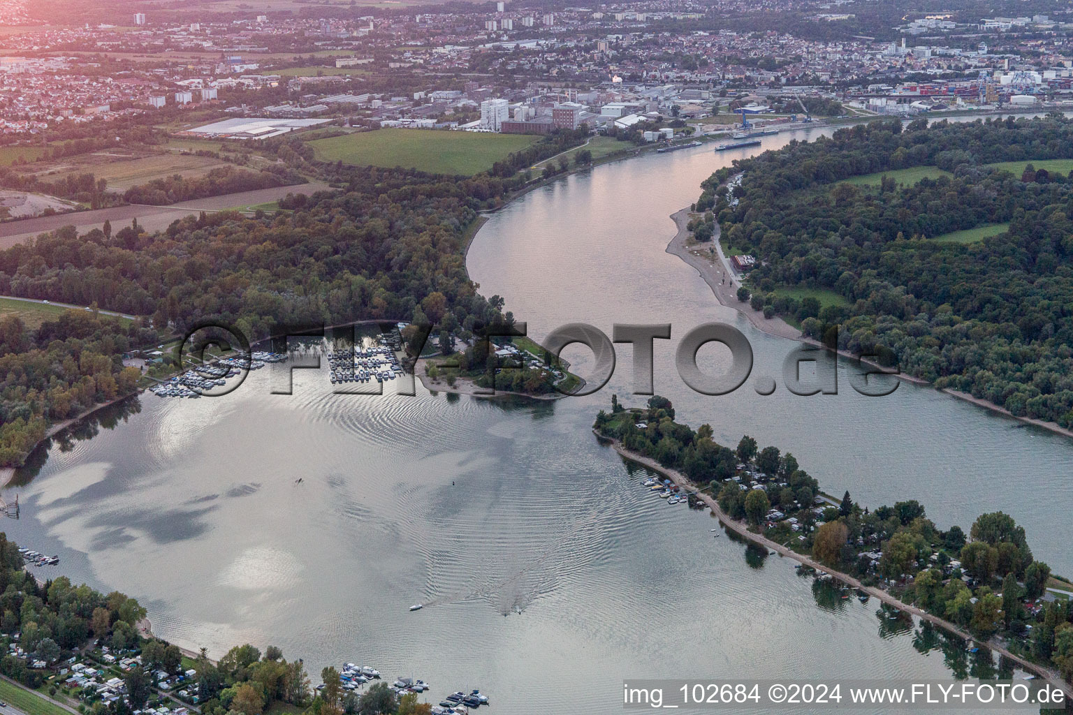 Vue oblique de Altrip dans le département Rhénanie-Palatinat, Allemagne