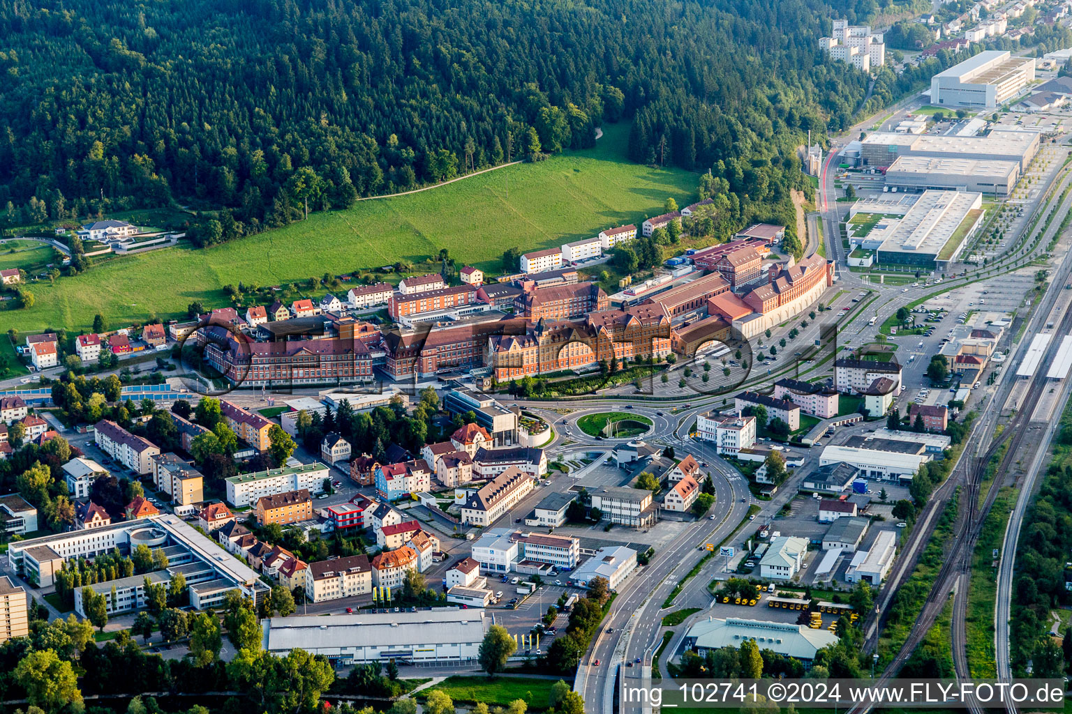 Vue aérienne de Sites de production du fabricant pharmaceutique B. Braun Vet Care GmbH à Tuttlingen dans le département Bade-Wurtemberg, Allemagne