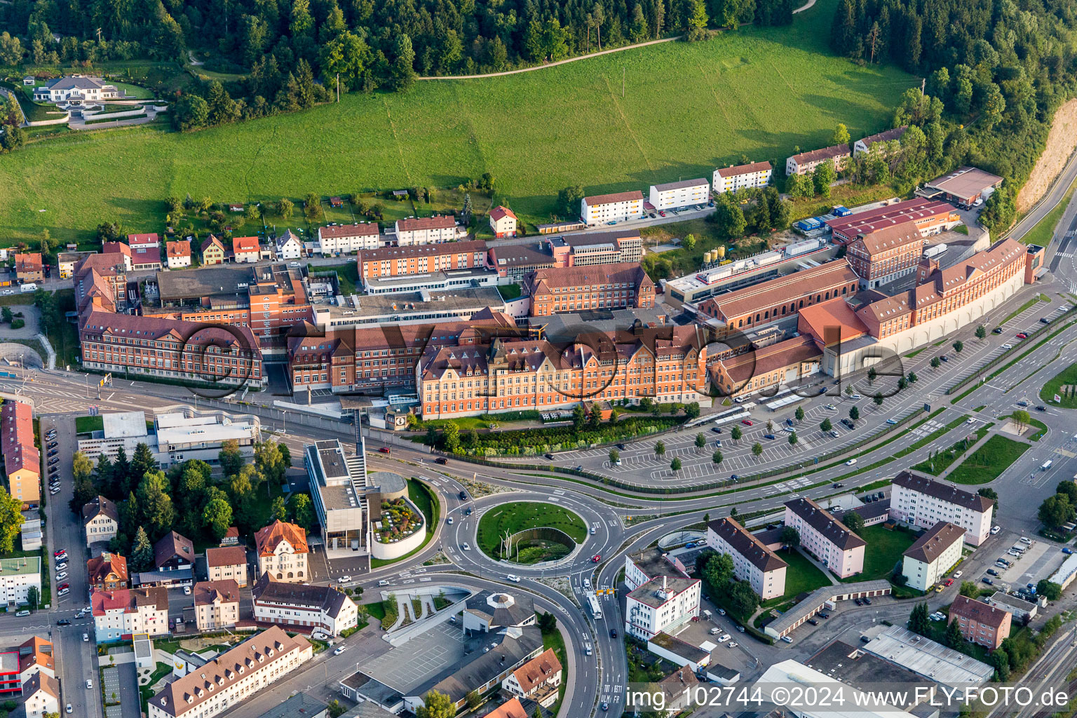 Vue aérienne de Sites de l'usine Aesculap AG à Tuttlingen dans le département Bade-Wurtemberg, Allemagne