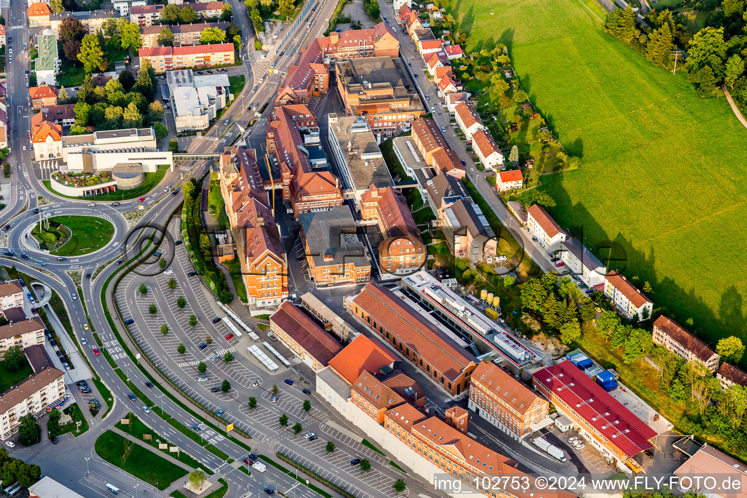 Photographie aérienne de Sites de production du fabricant pharmaceutique B. Braun Vet Care GmbH à Tuttlingen dans le département Bade-Wurtemberg, Allemagne