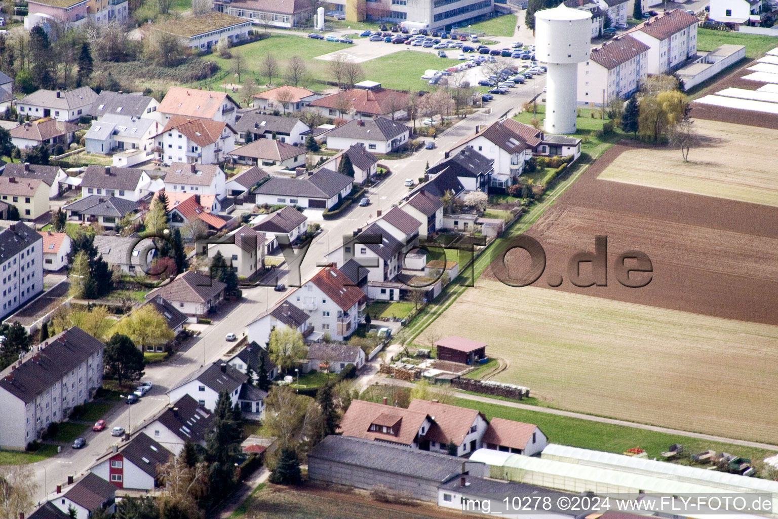 Vue aérienne de Au château d'eau à Kandel dans le département Rhénanie-Palatinat, Allemagne