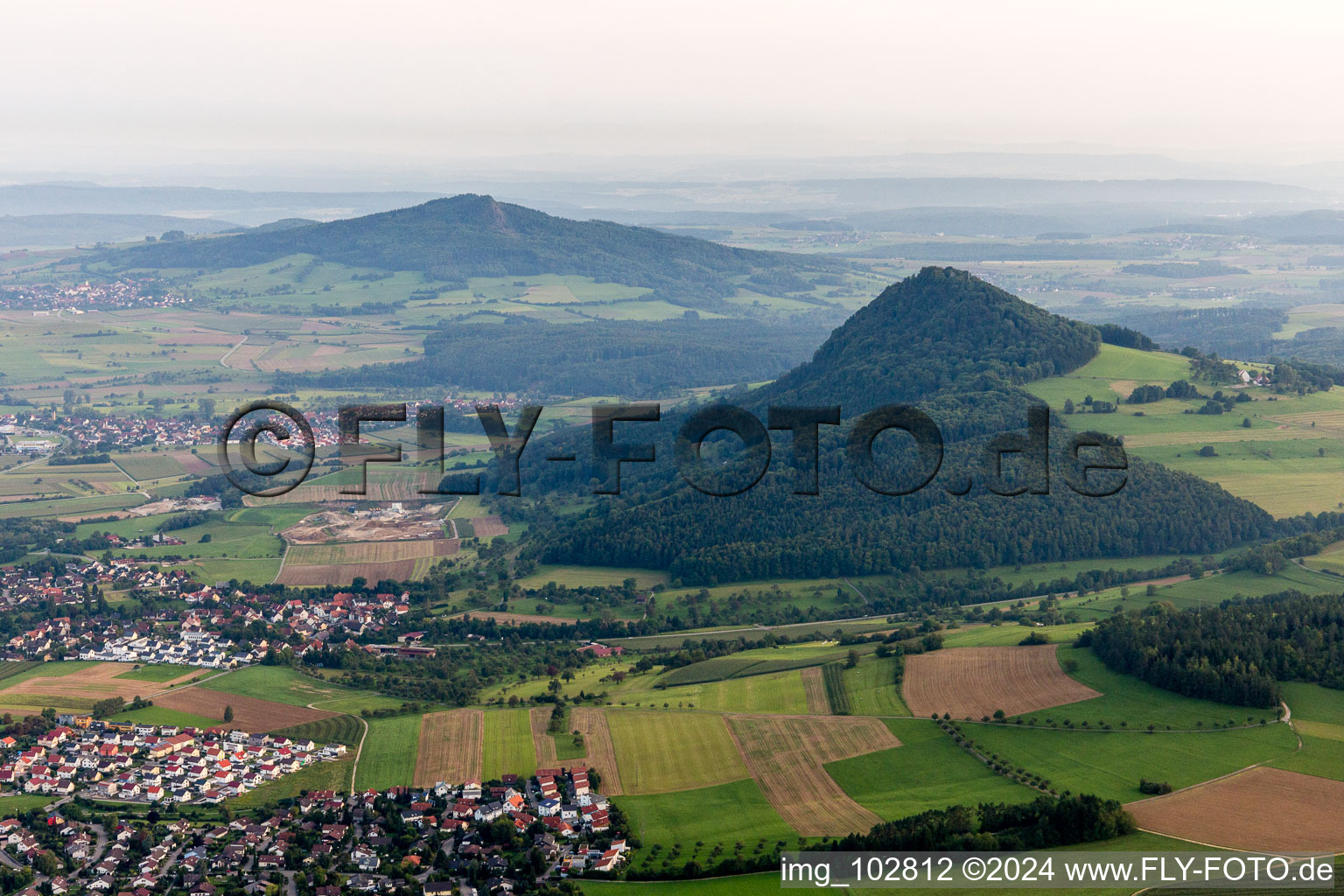 Engen dans le département Bade-Wurtemberg, Allemagne depuis l'avion