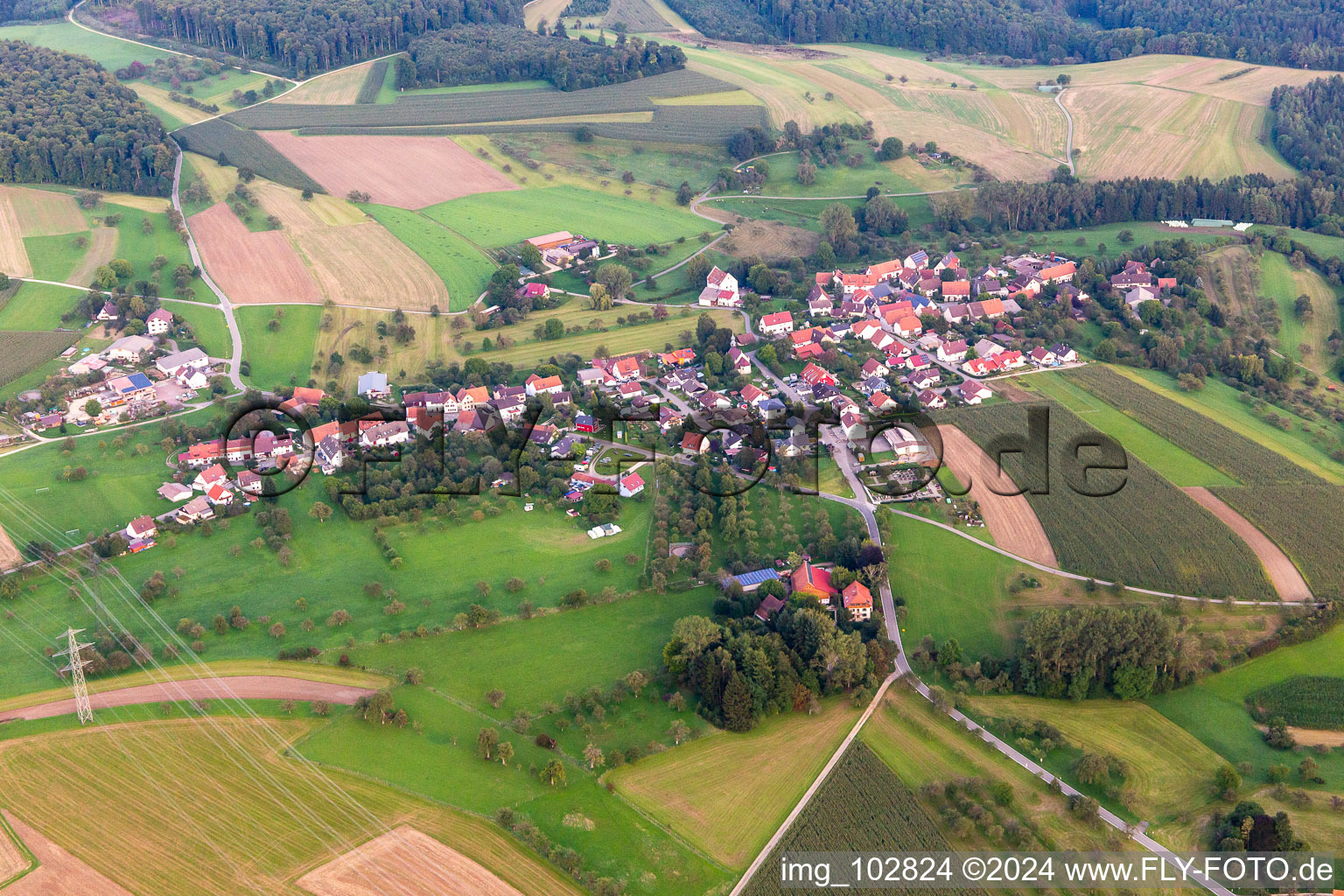 Vue aérienne de Bittelbrunn dans le département Bade-Wurtemberg, Allemagne