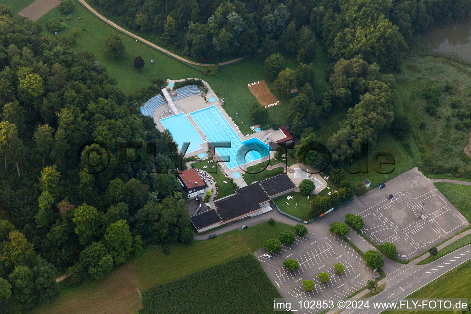 Vue aérienne de Piscine extérieure à le quartier Airach in Stockach dans le département Bade-Wurtemberg, Allemagne