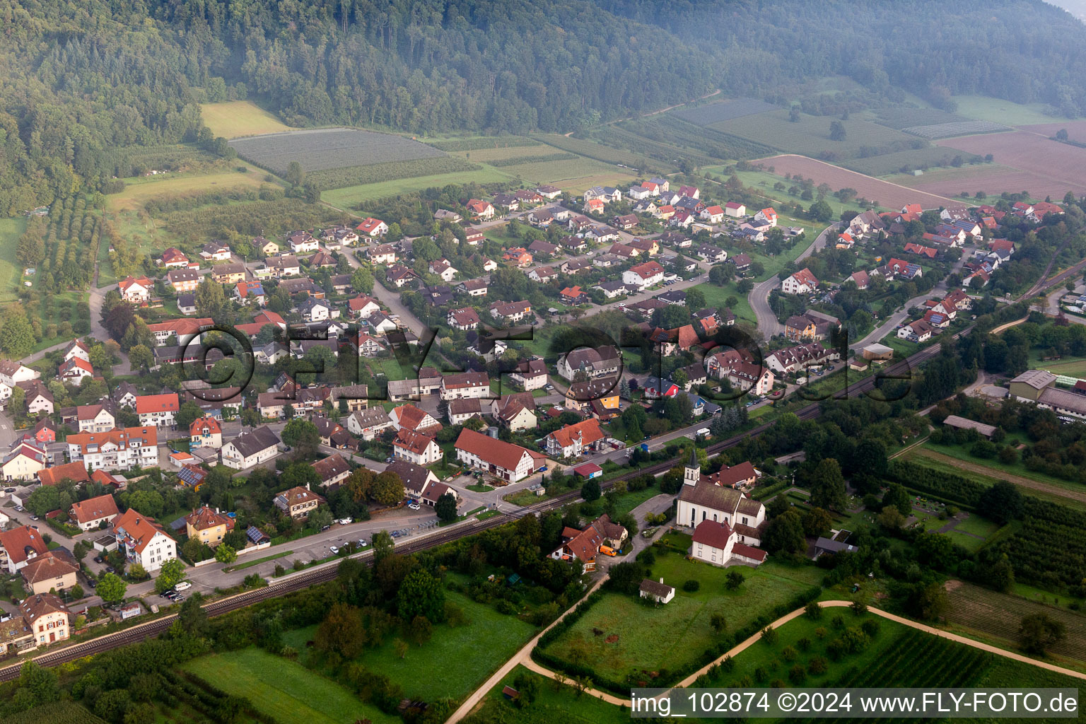 Vue aérienne de Saint Zénon à le quartier Stahringen in Radolfzell am Bodensee dans le département Bade-Wurtemberg, Allemagne