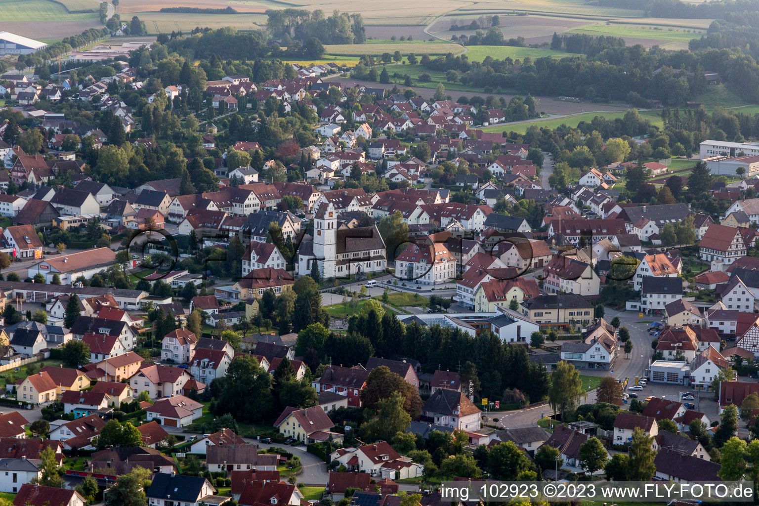 Vue aérienne de Ostrach dans le département Bade-Wurtemberg, Allemagne